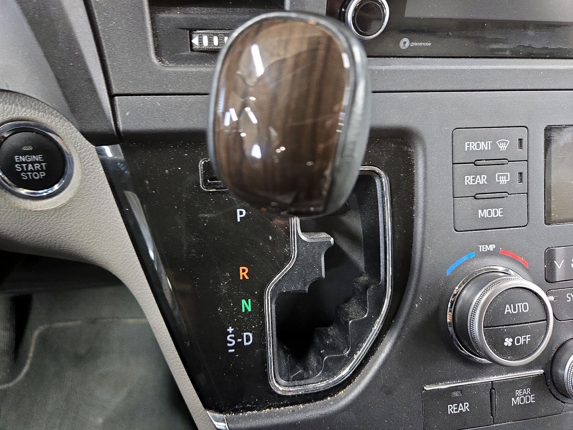 Thumbnail: 2019 Toyota Sienna - 18