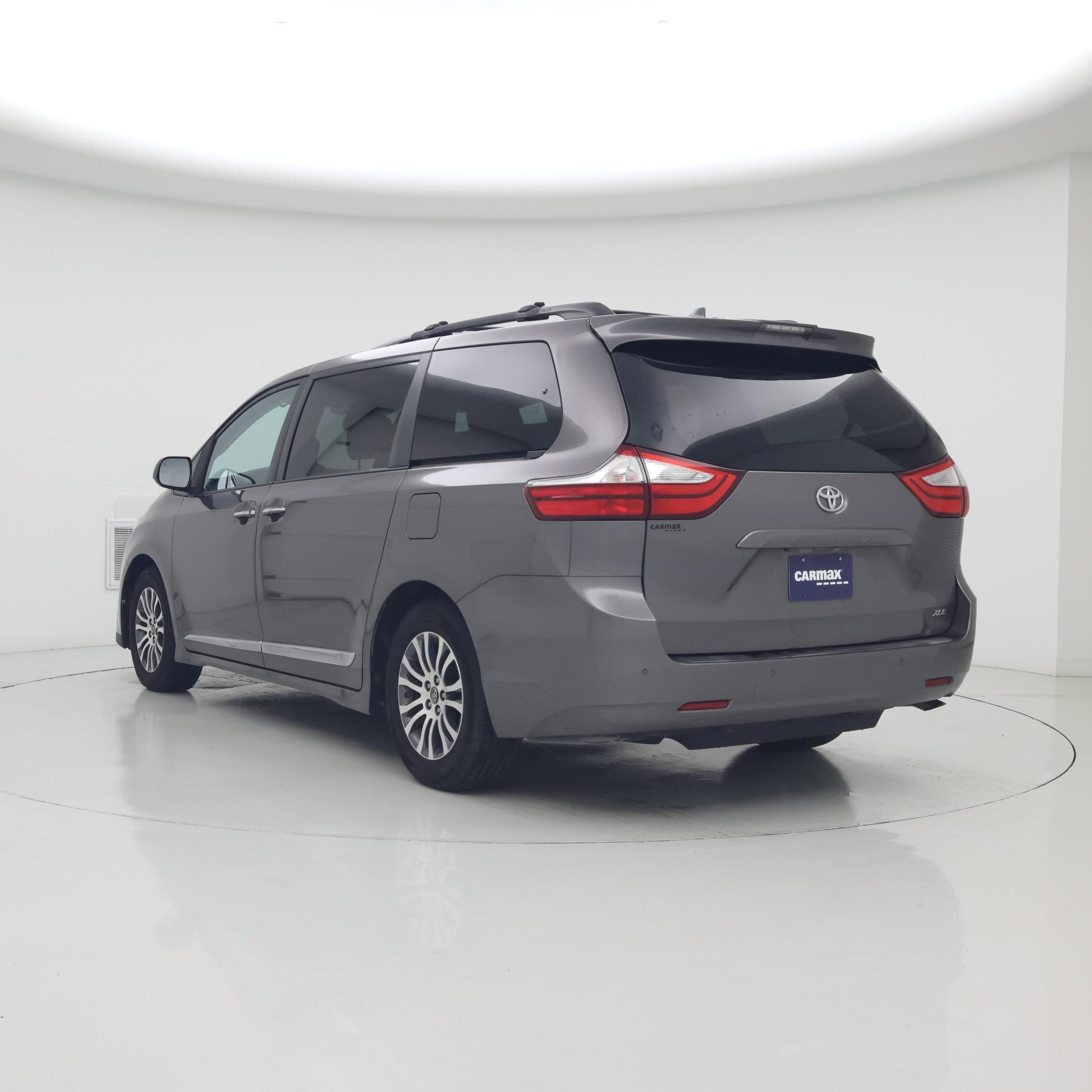 Thumbnail: 2019 Toyota Sienna - 2