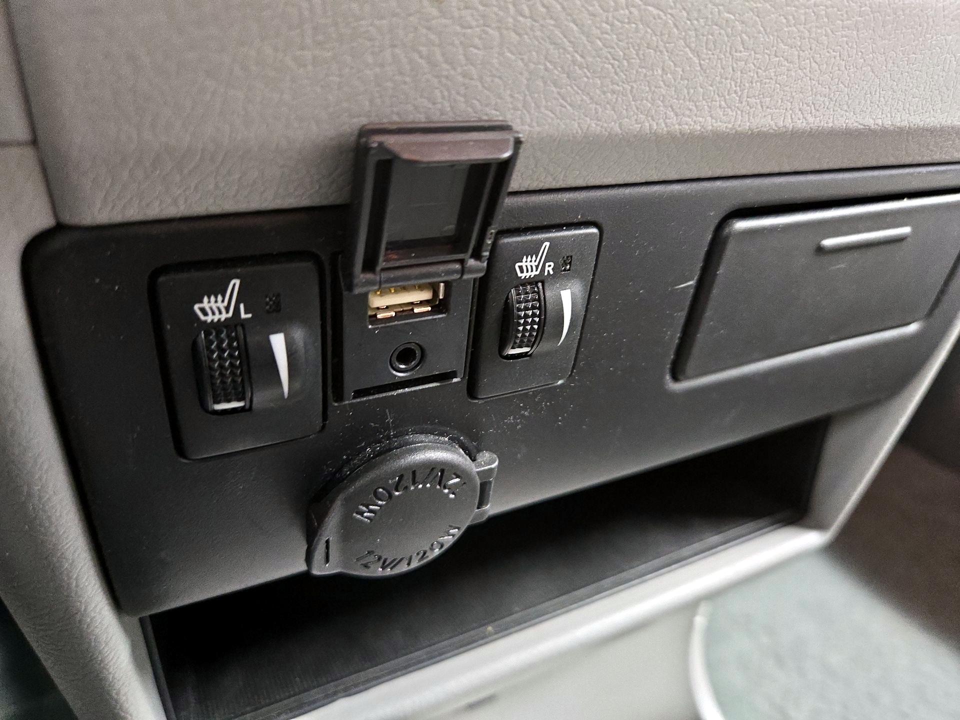 Thumbnail: 2019 Toyota Sienna - 19