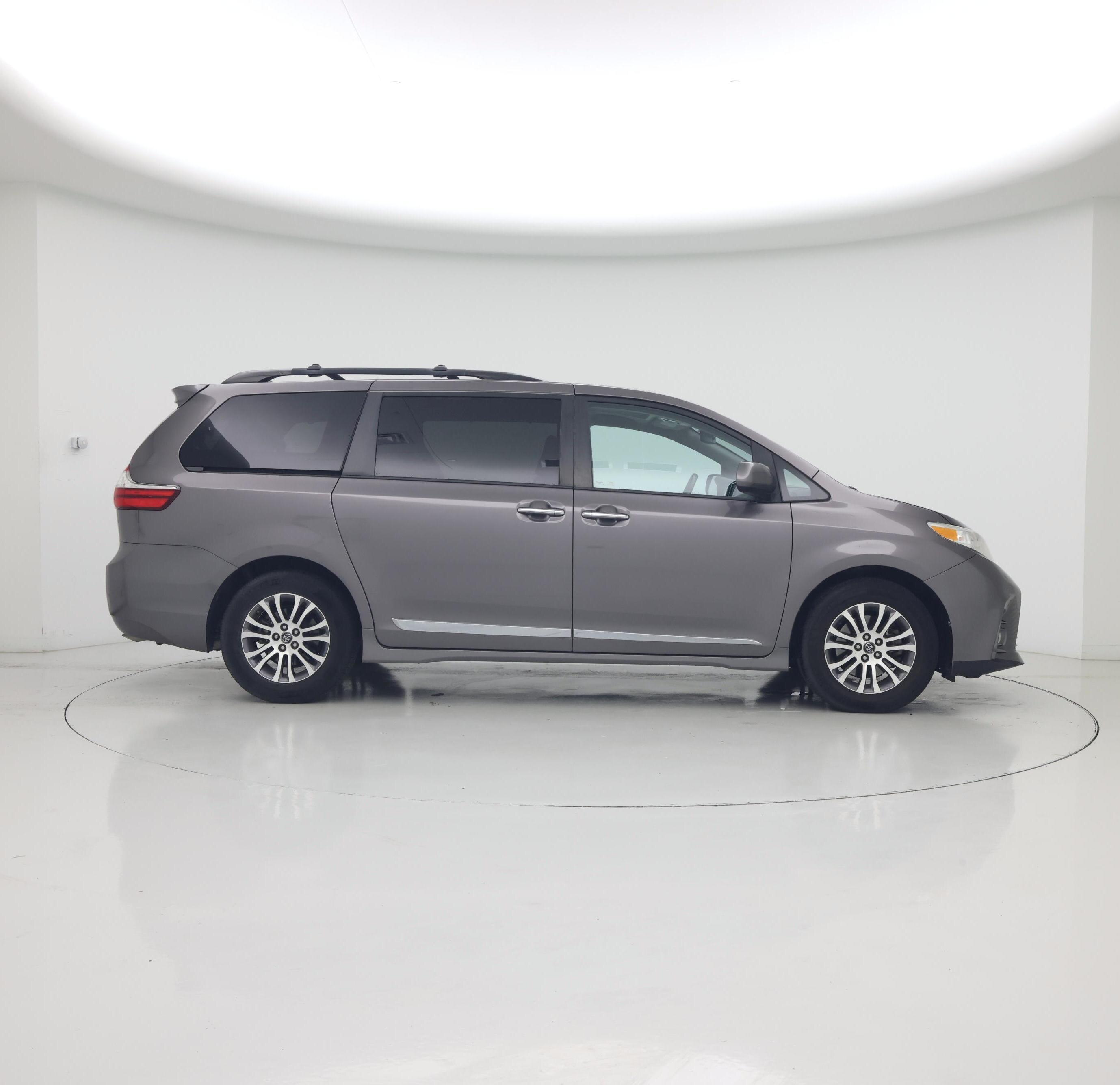 Thumbnail: 2019 Toyota Sienna - 7