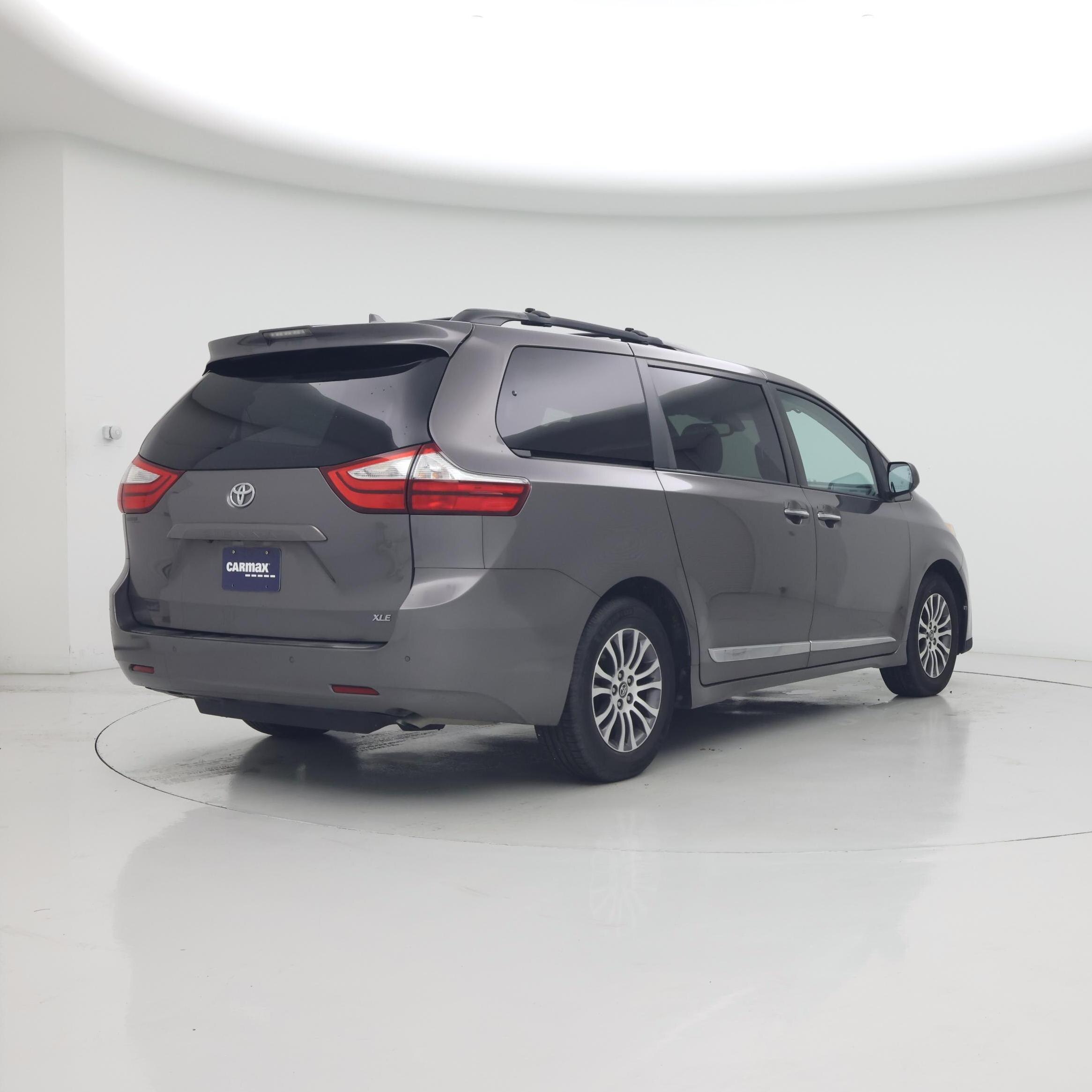 Thumbnail: 2019 Toyota Sienna - 8