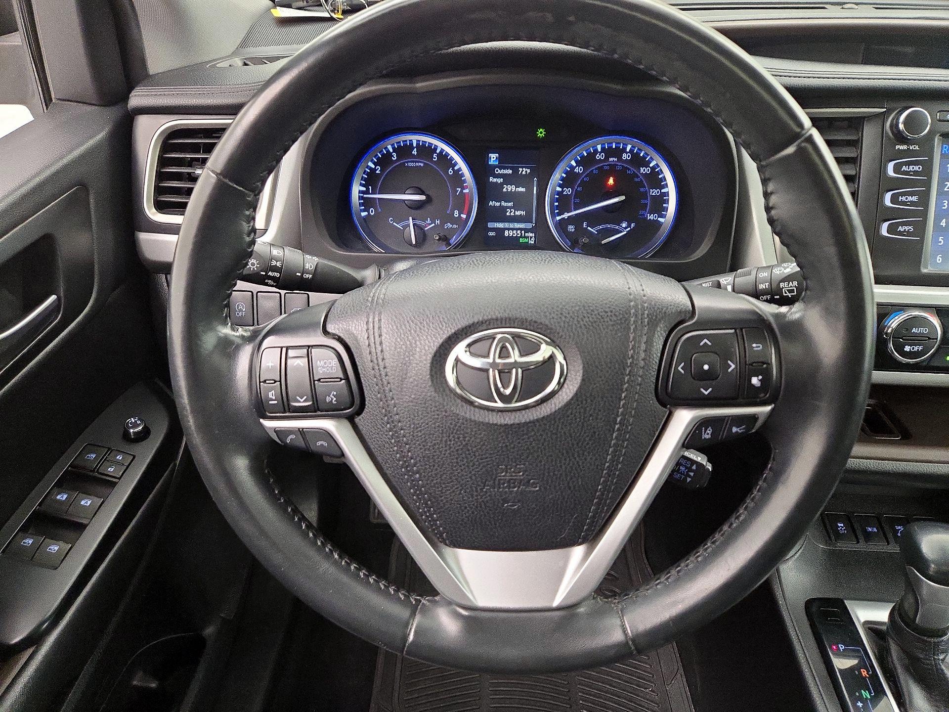 Thumbnail: 2019 Toyota Highlander - 10
