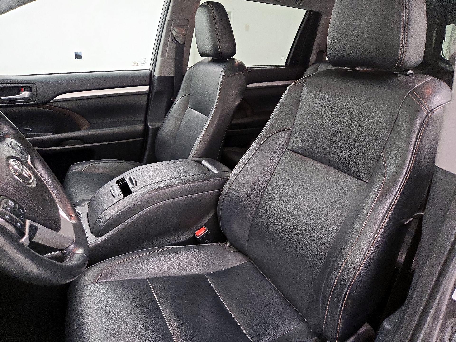 Thumbnail: 2019 Toyota Highlander - 11