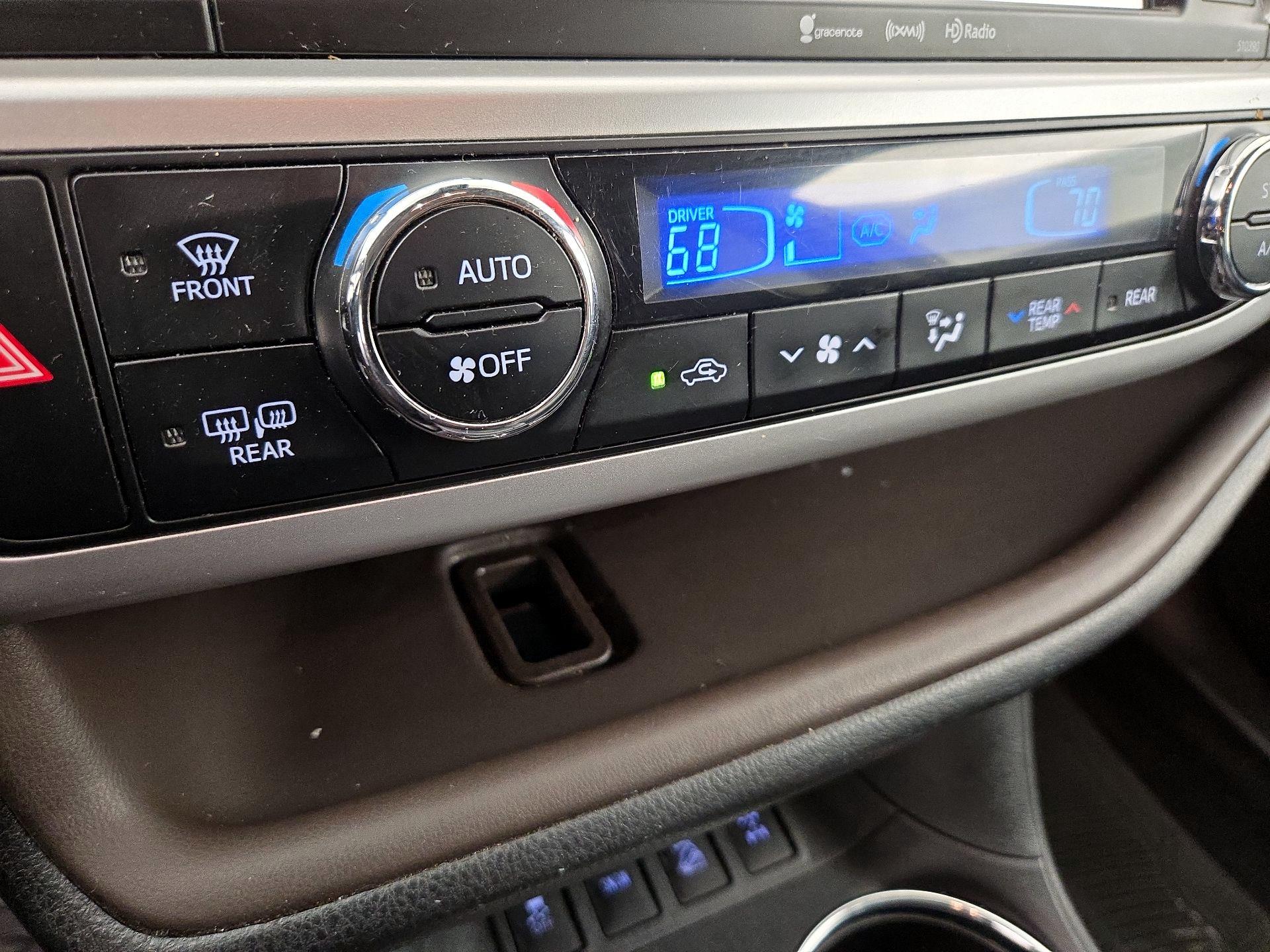 Thumbnail: 2019 Toyota Highlander - 16