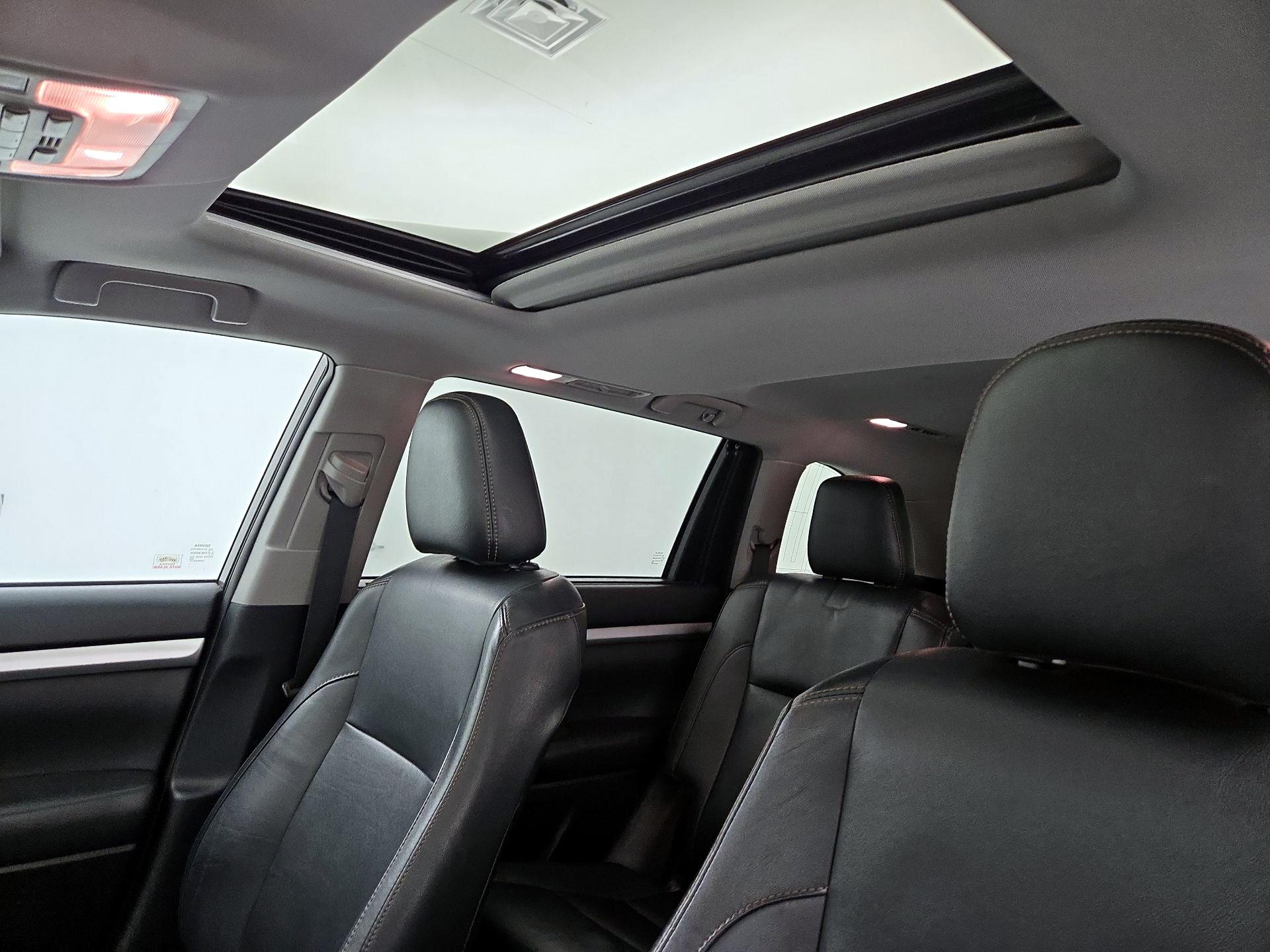 Thumbnail: 2019 Toyota Highlander - 19