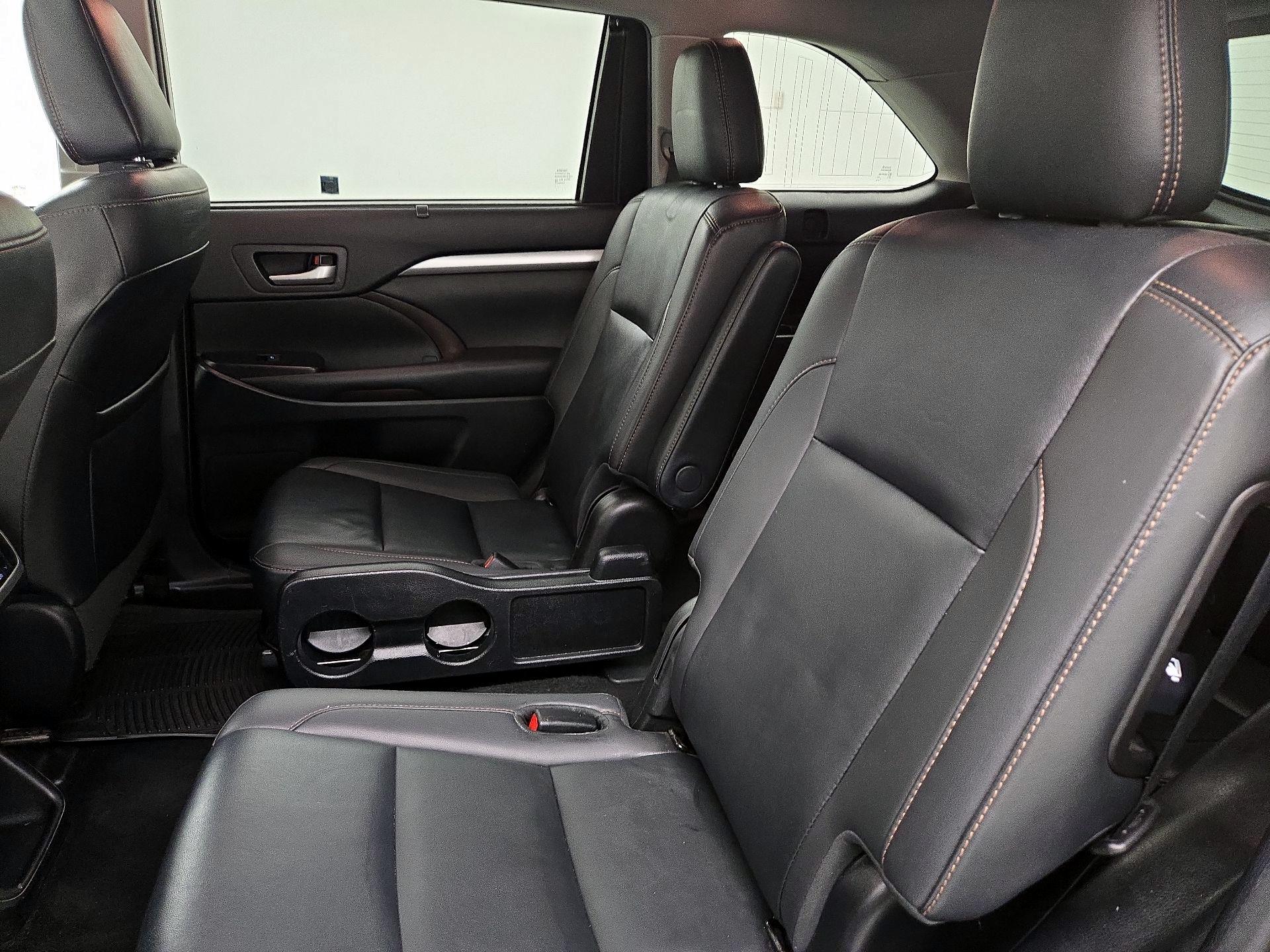 Thumbnail: 2019 Toyota Highlander - 20