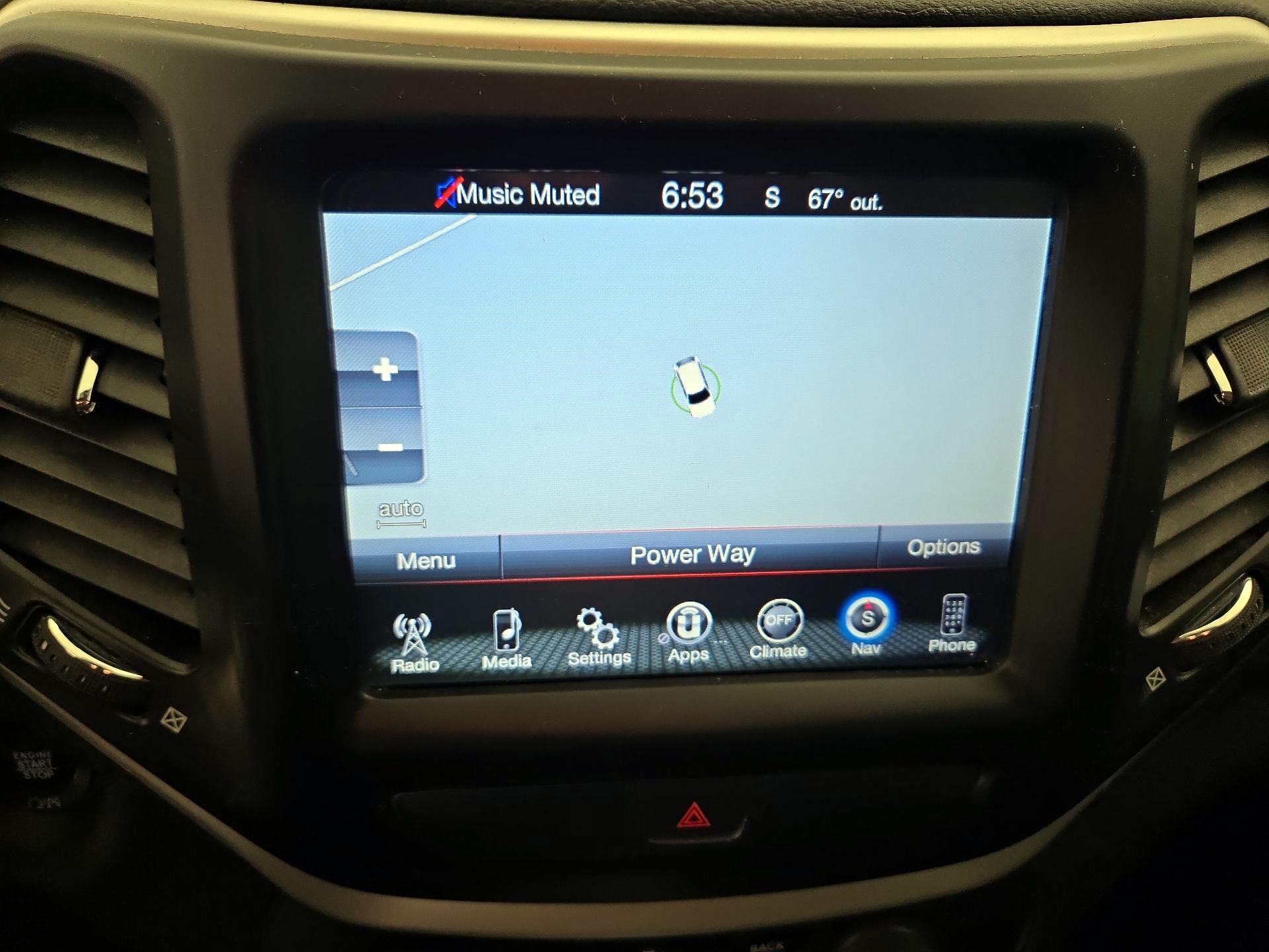 Thumbnail: 2018 Jeep Cherokee - 14