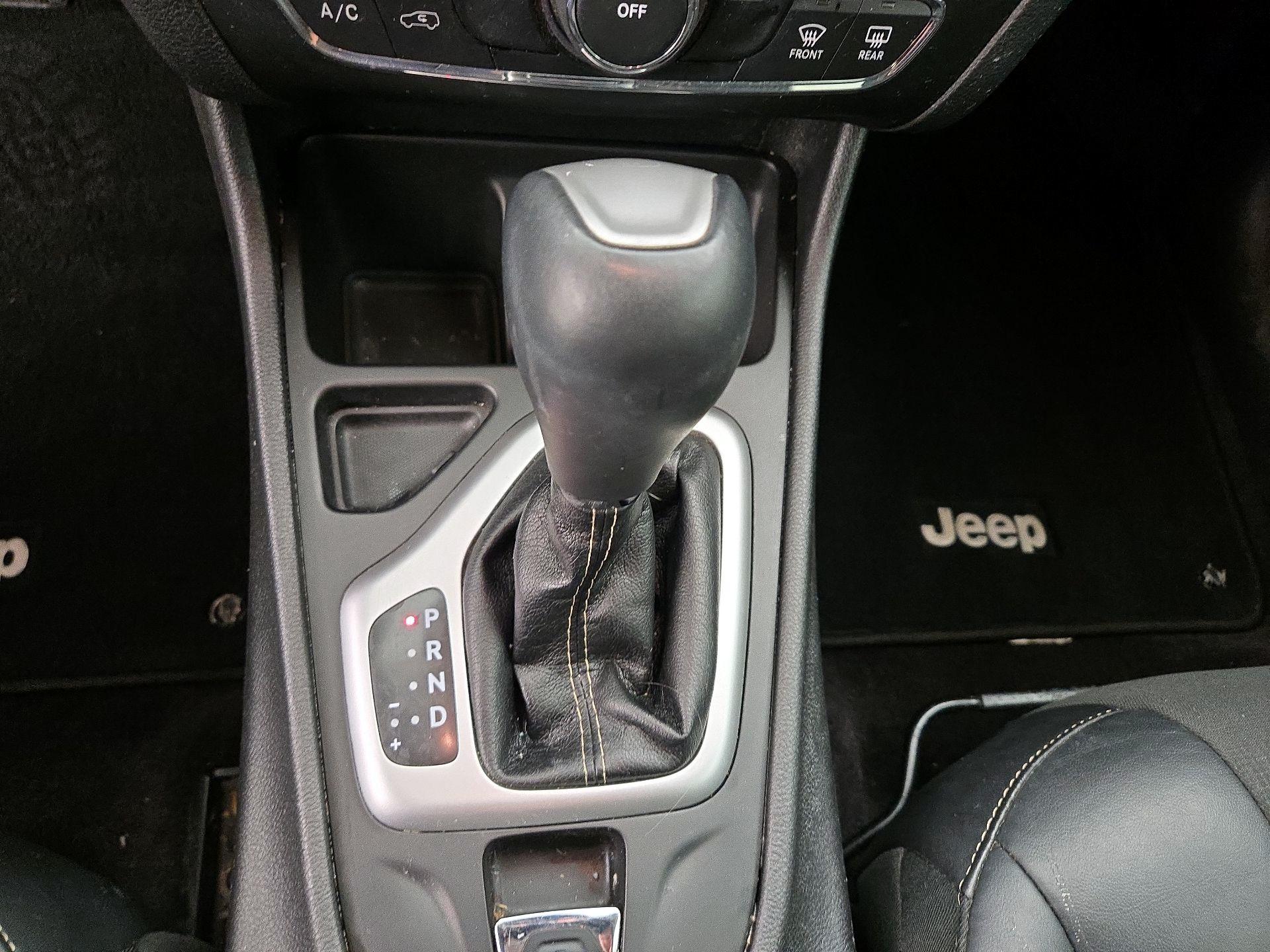 Thumbnail: 2018 Jeep Cherokee - 18