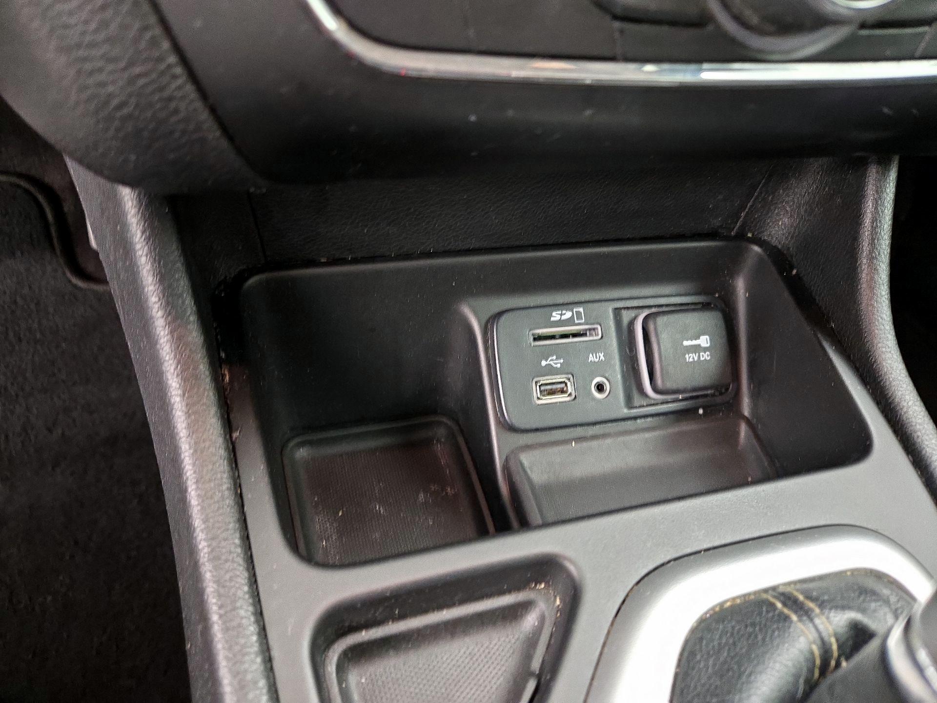 Thumbnail: 2018 Jeep Cherokee - 19