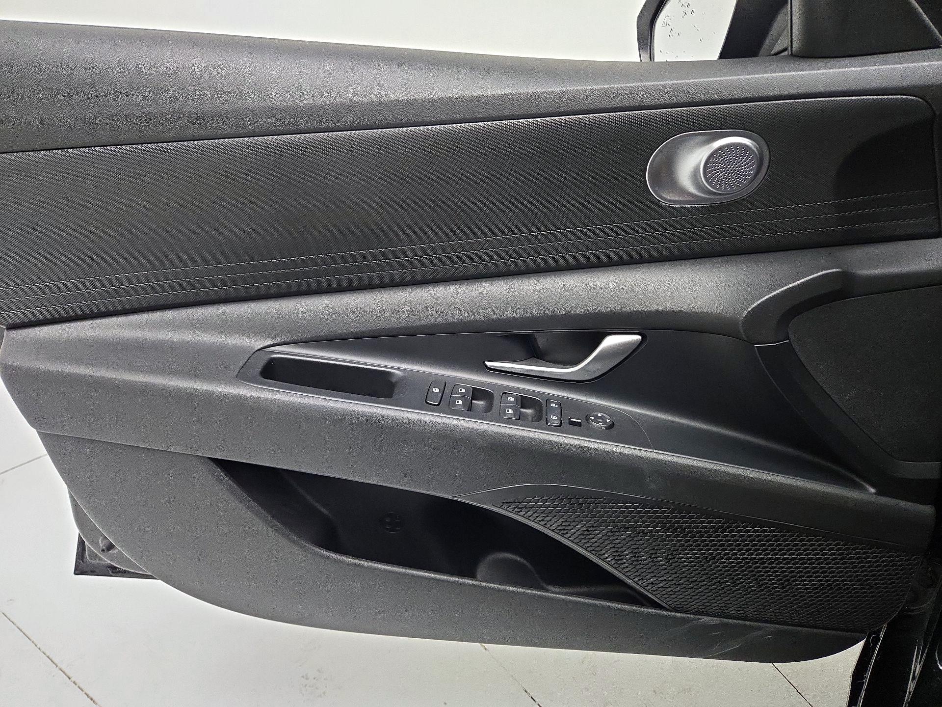 Thumbnail: 2023 Hyundai Elantra - 12