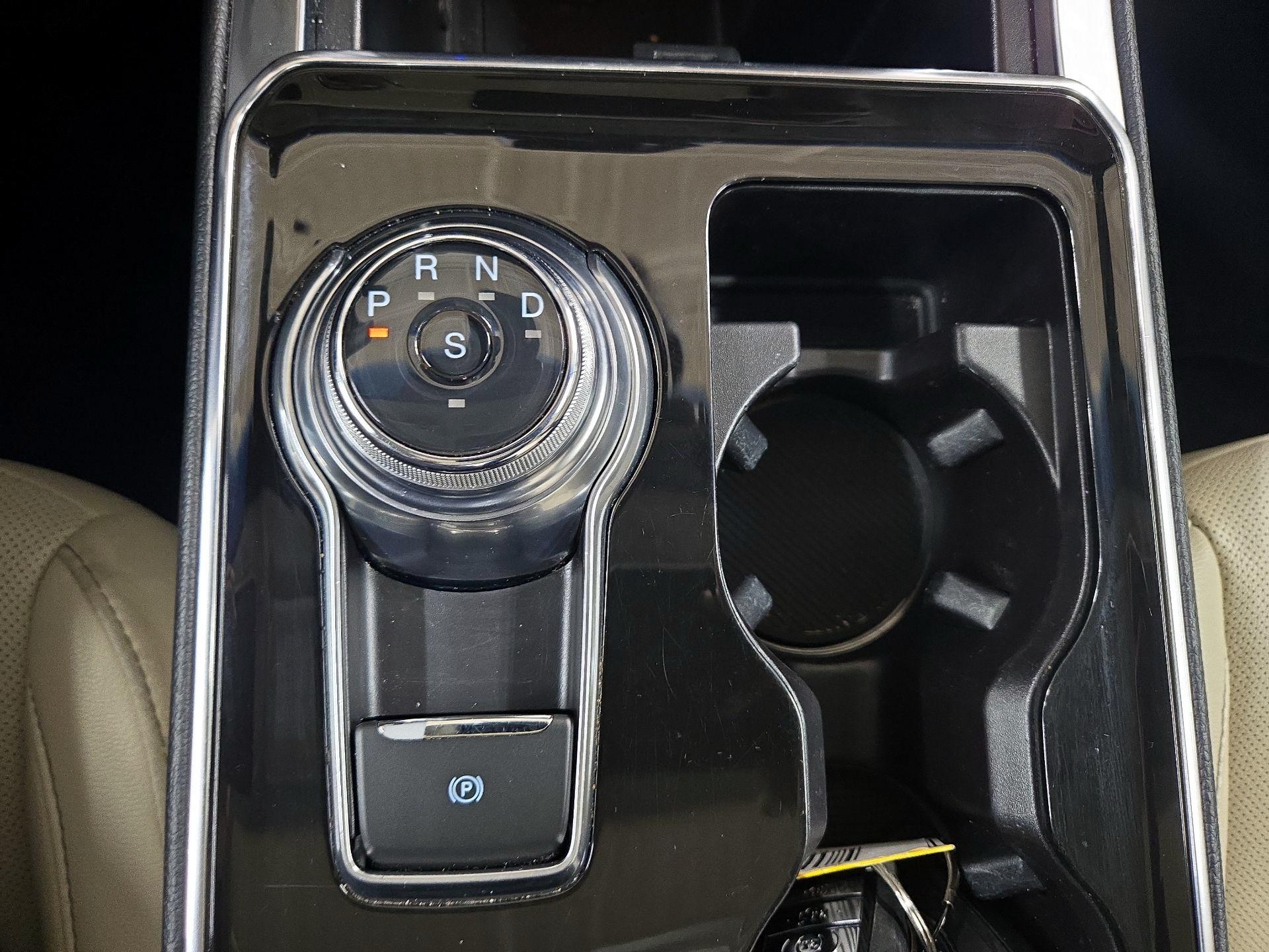 Thumbnail: 2019 Ford Edge - 18