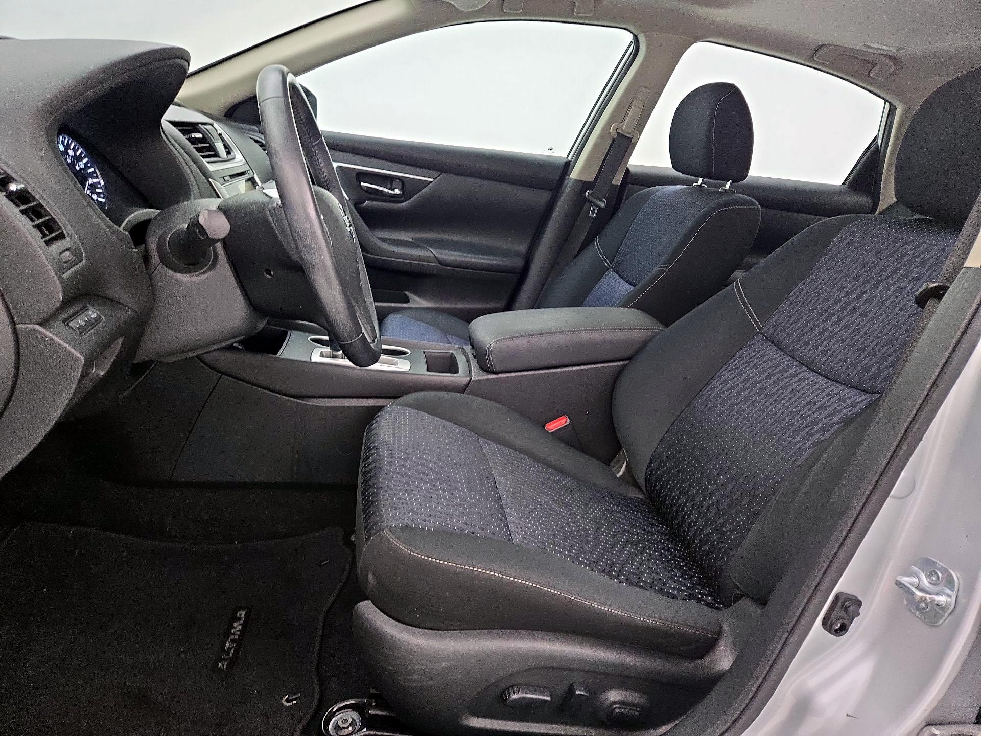 Thumbnail: 2016 Nissan Altima - 11