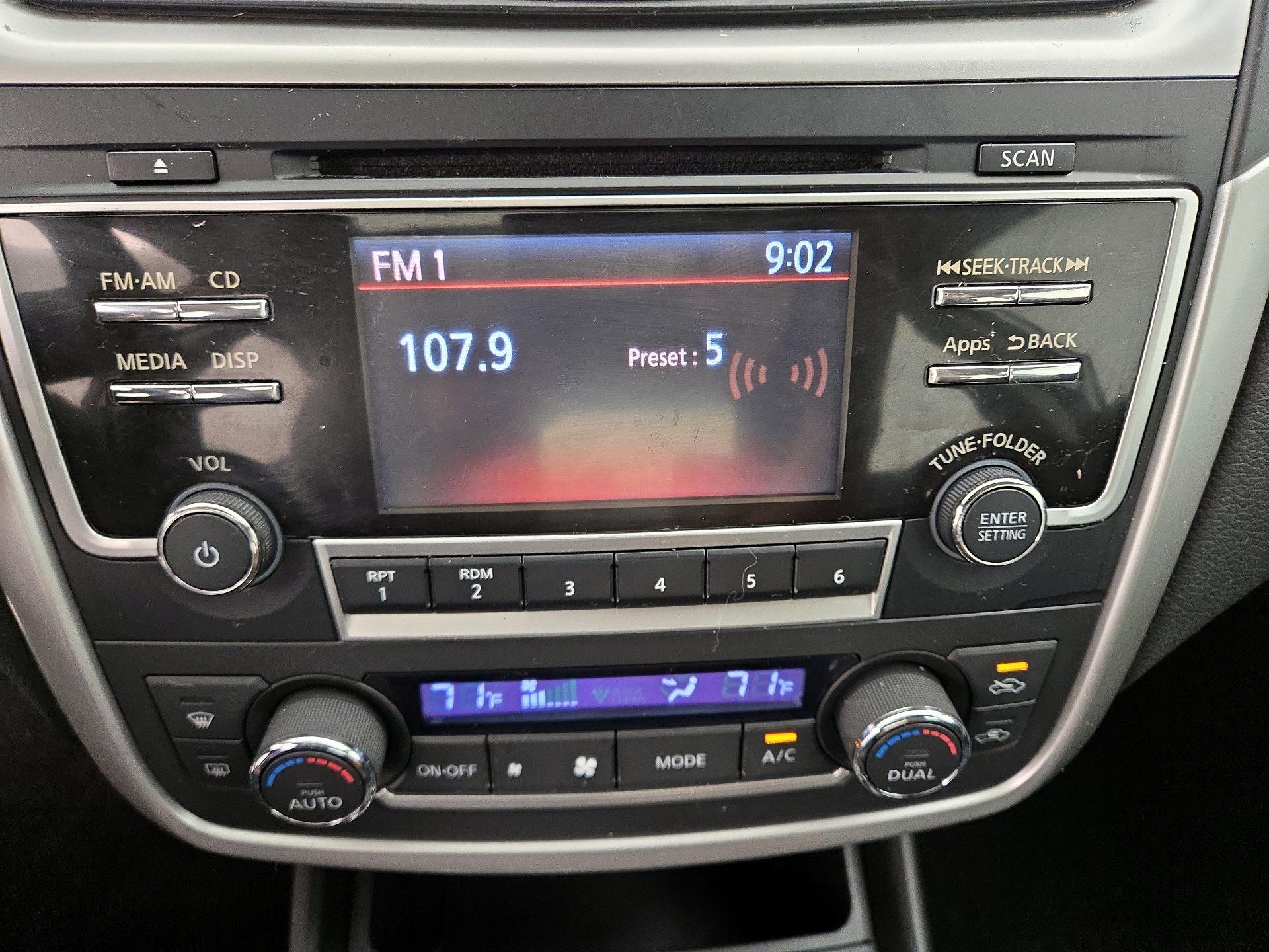 Thumbnail: 2016 Nissan Altima - 15