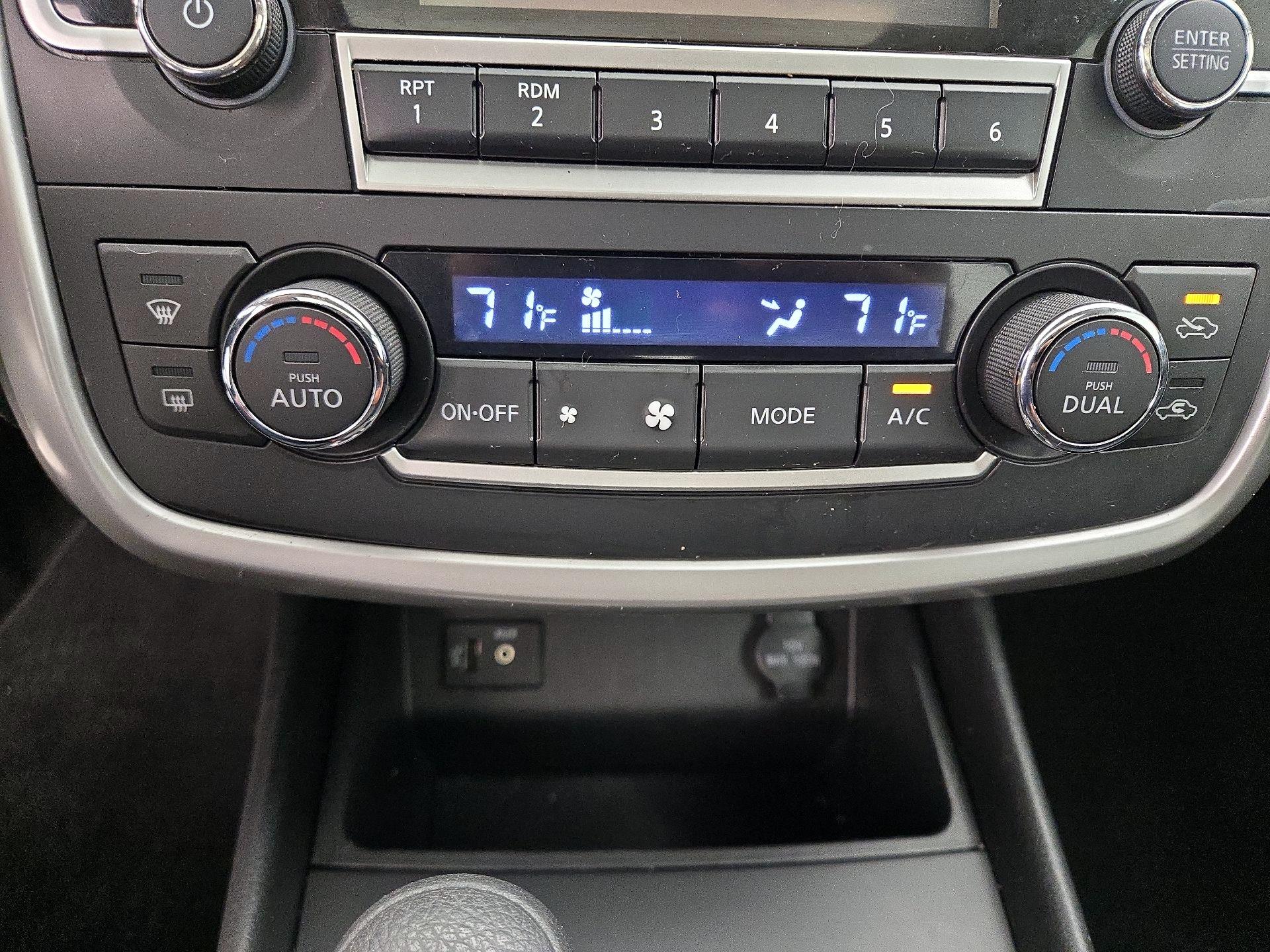 Thumbnail: 2016 Nissan Altima - 16