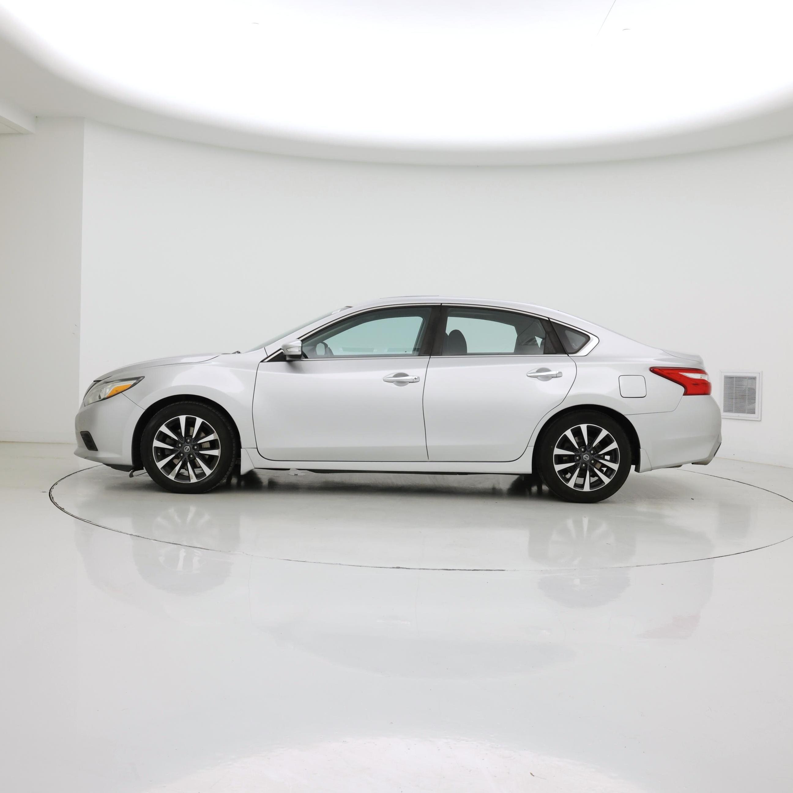 Thumbnail: 2016 Nissan Altima - 3