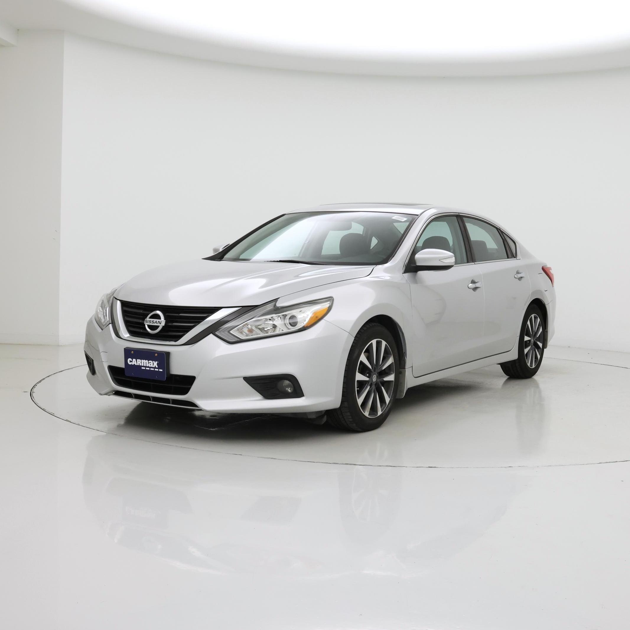 Thumbnail: 2016 Nissan Altima - 4