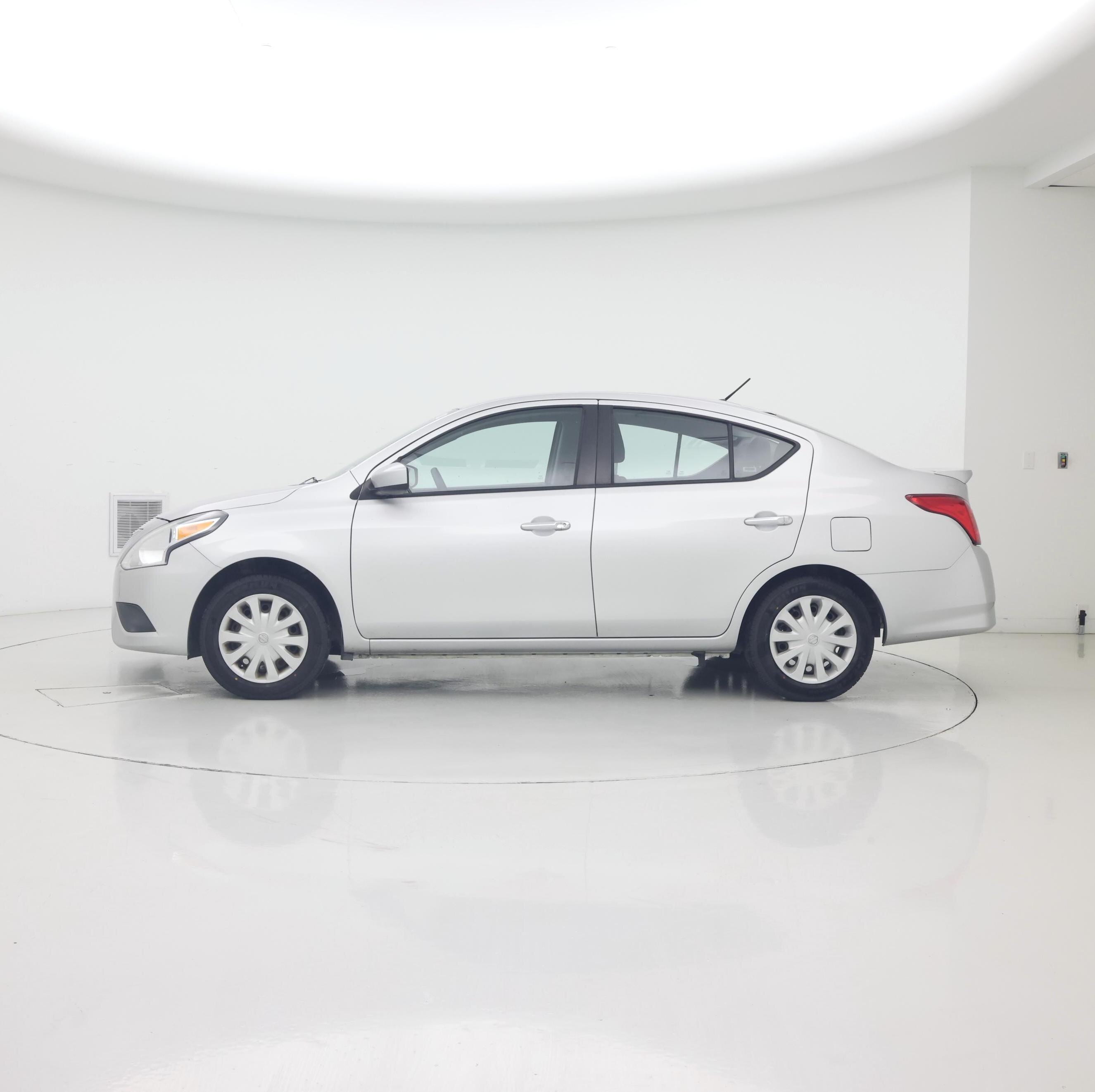 Thumbnail: 2017 Nissan Versa - 3