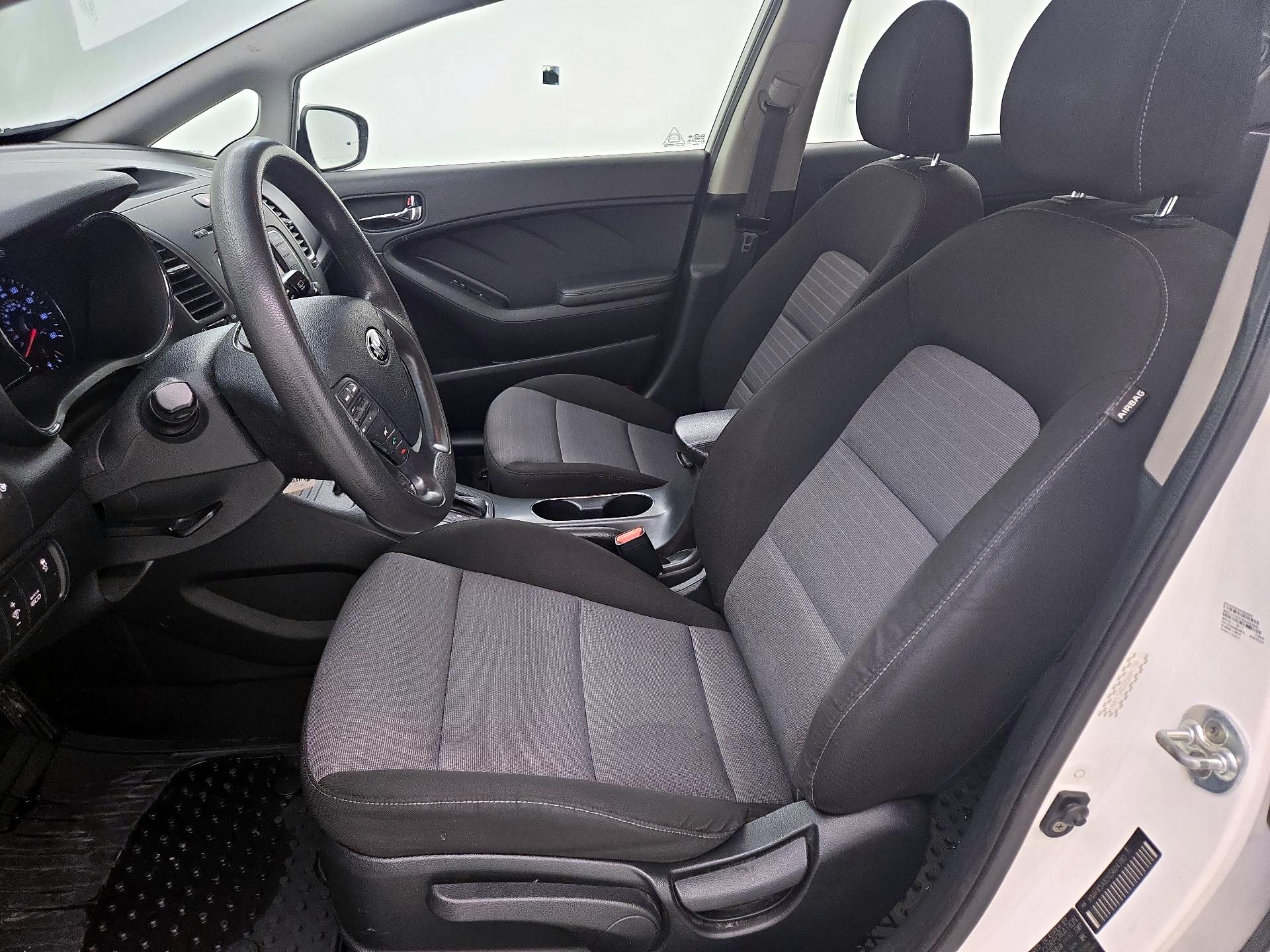 Thumbnail: 2016 Kia Forte - 11
