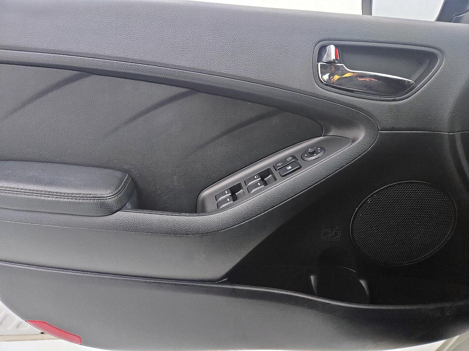 Thumbnail: 2016 Kia Forte - 12