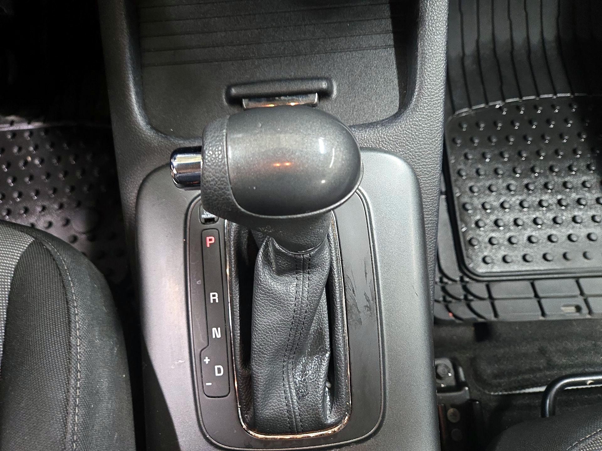 Thumbnail: 2016 Kia Forte - 16