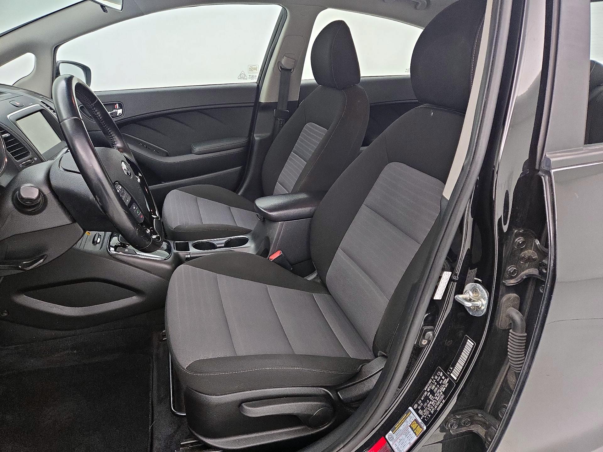 Thumbnail: 2017 Kia Forte - 11