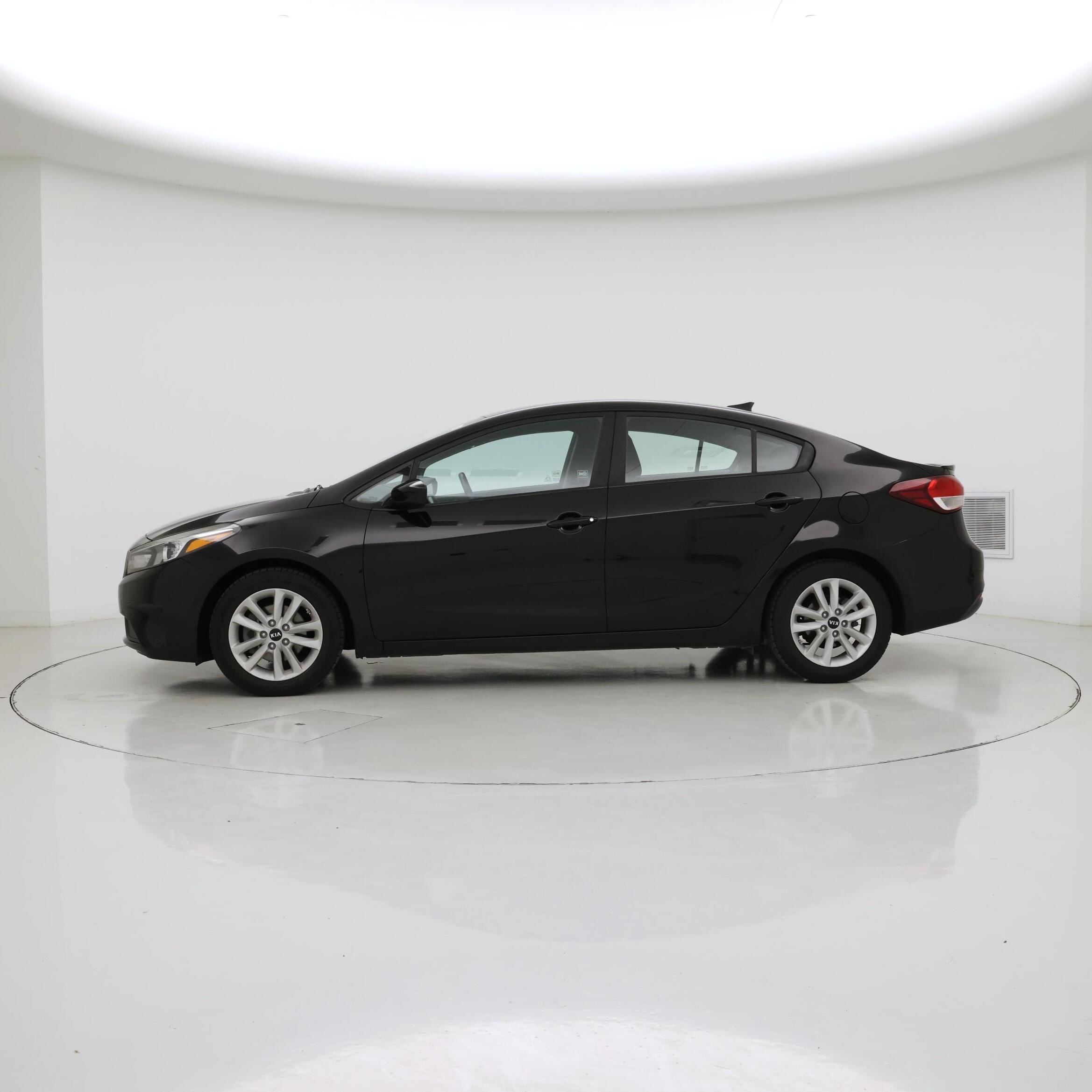 Thumbnail: 2017 Kia Forte - 3