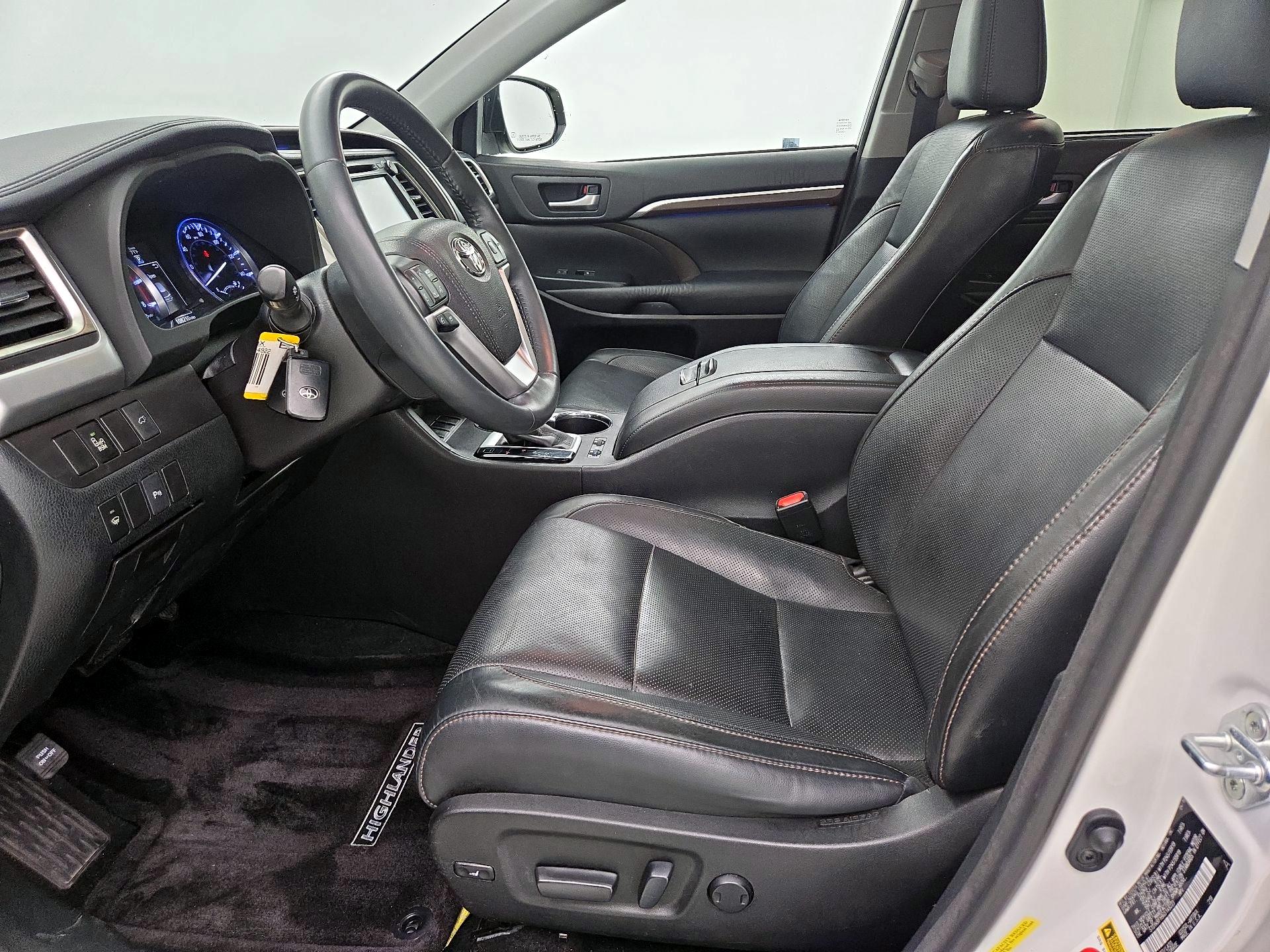 Thumbnail: 2016 Toyota Highlander - 11