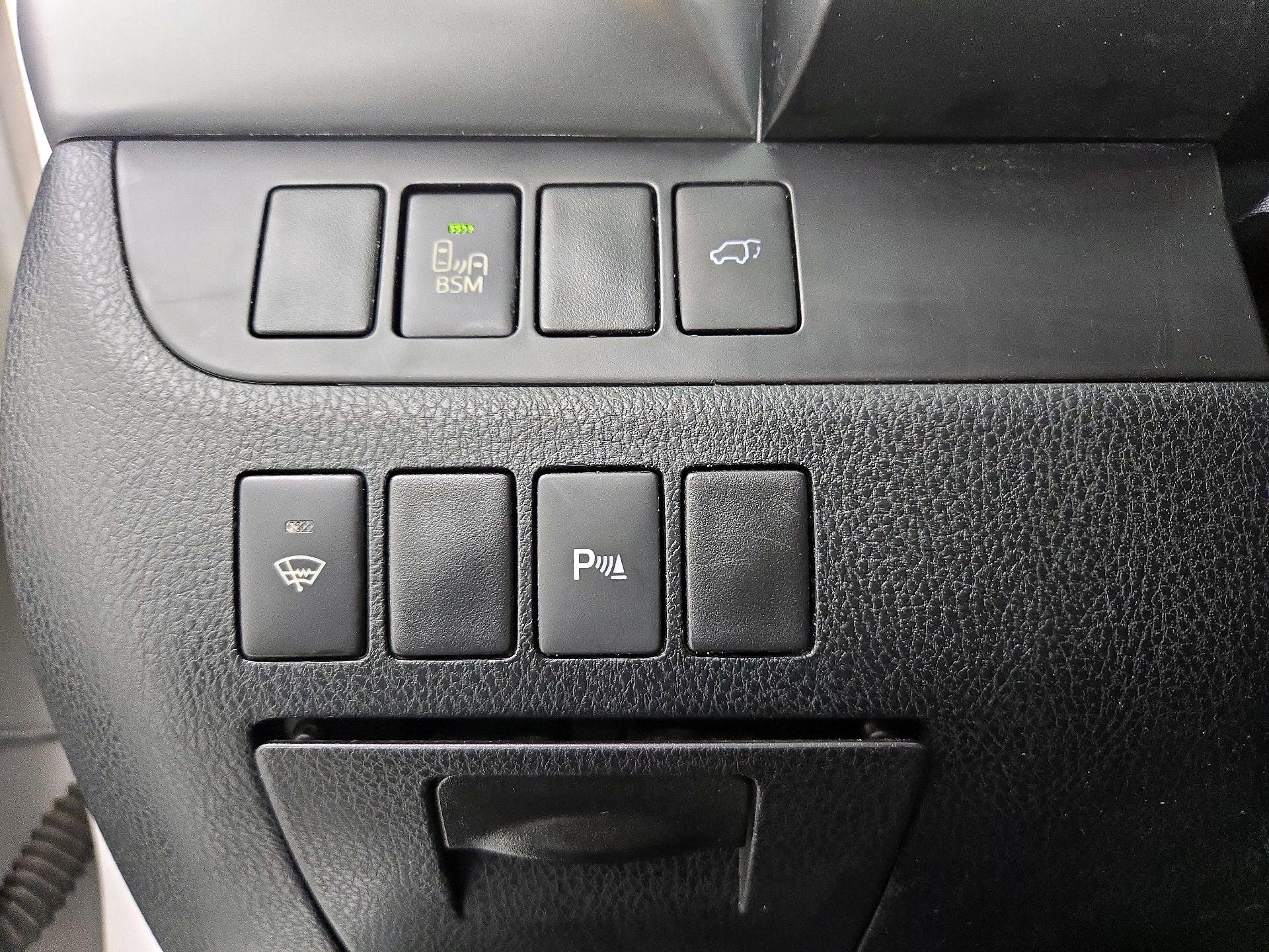 Thumbnail: 2016 Toyota Highlander - 13