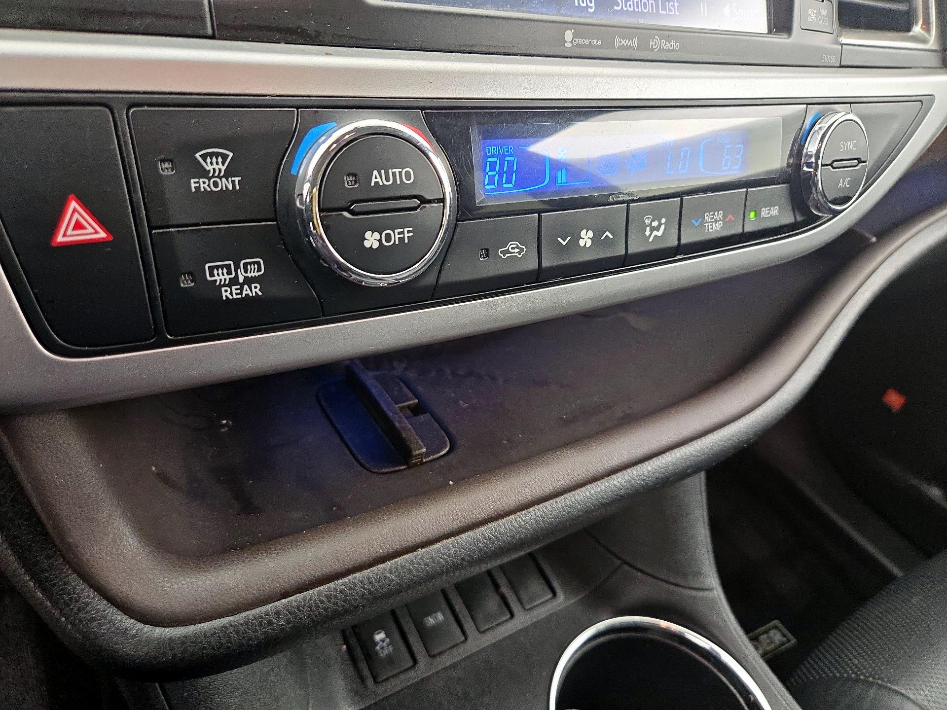 Thumbnail: 2016 Toyota Highlander - 16