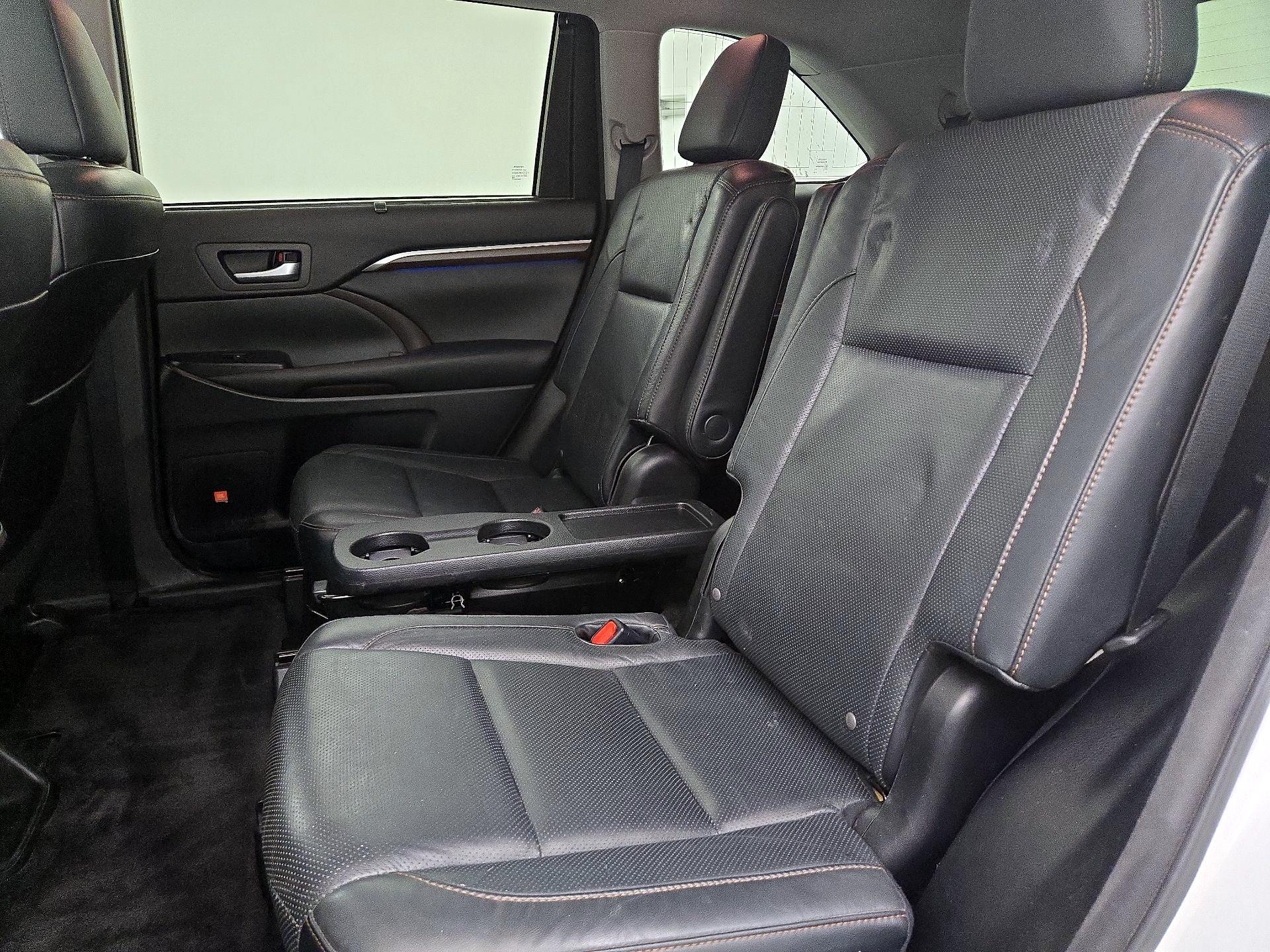 Thumbnail: 2016 Toyota Highlander - 20