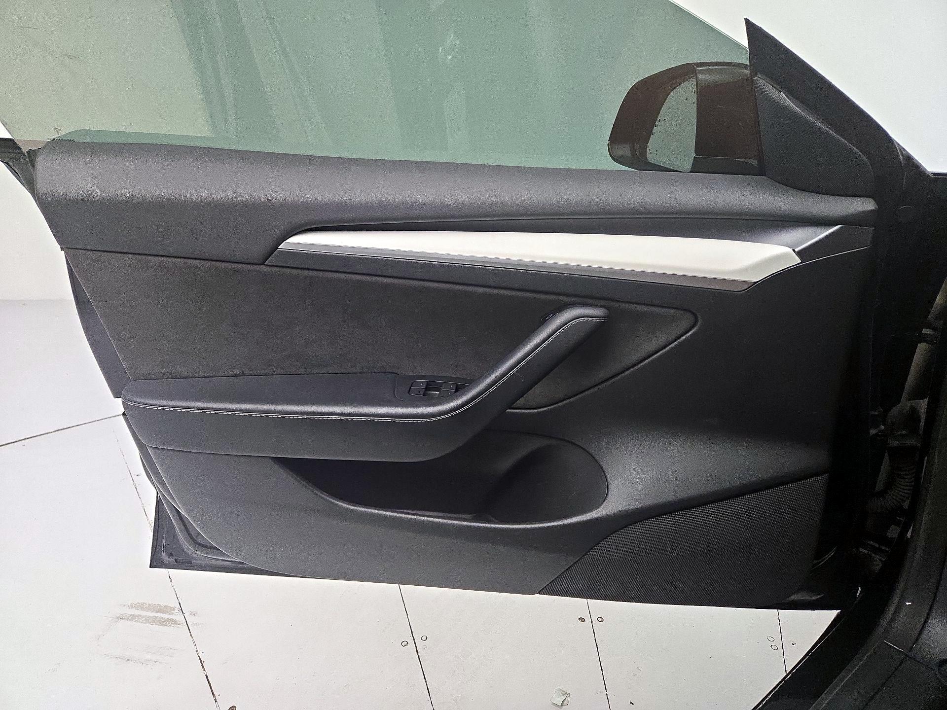Thumbnail: 2022 Tesla Model 3 - 12
