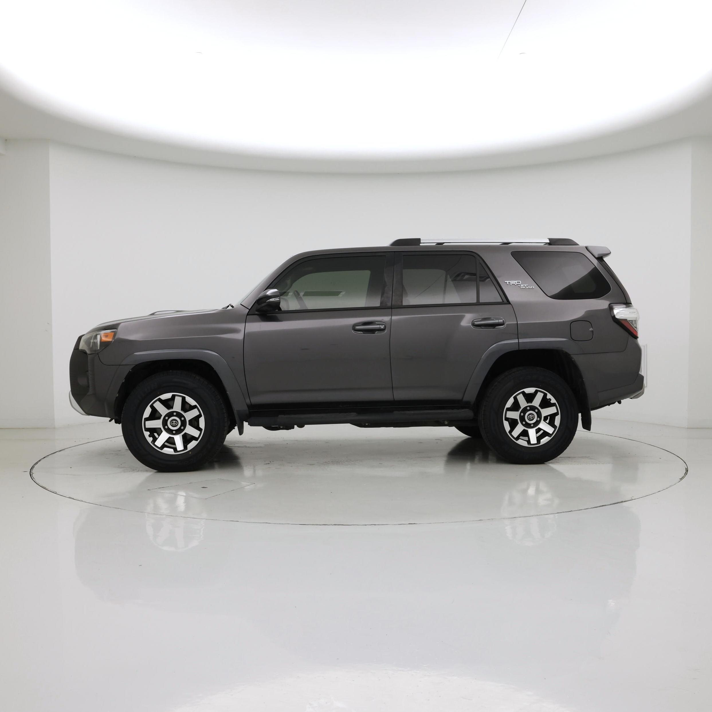 Thumbnail: 2017 Toyota 4Runner - 3