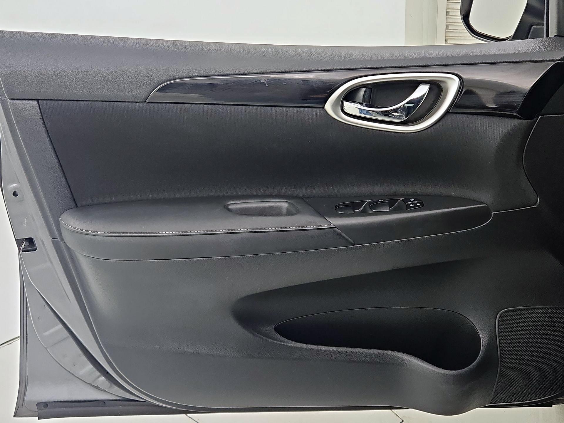 Thumbnail: 2019 Nissan Sentra - 12