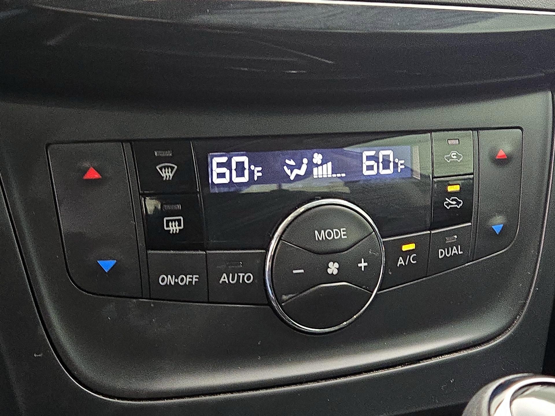 Thumbnail: 2019 Nissan Sentra - 16