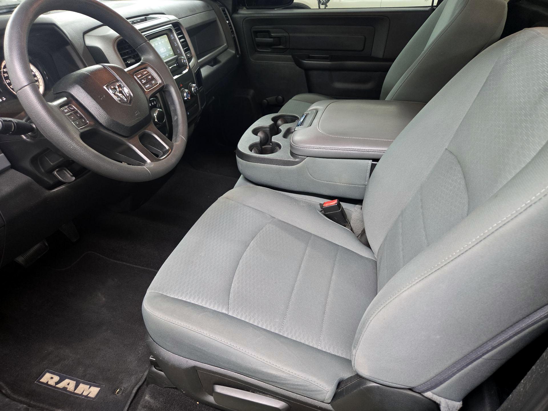 Thumbnail: 2019 RAM 1500 Classic - 11