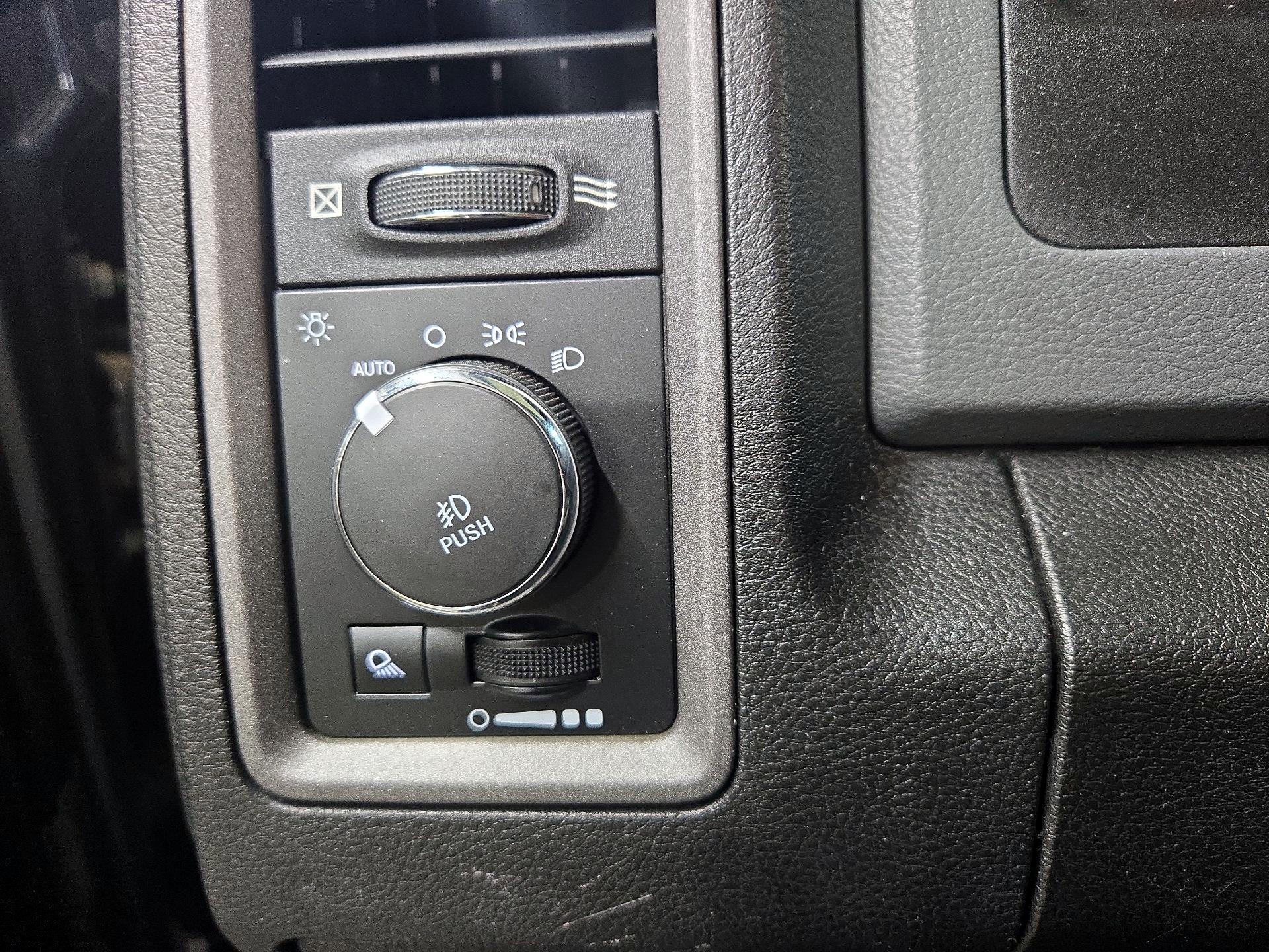 Thumbnail: 2019 RAM 1500 Classic - 13