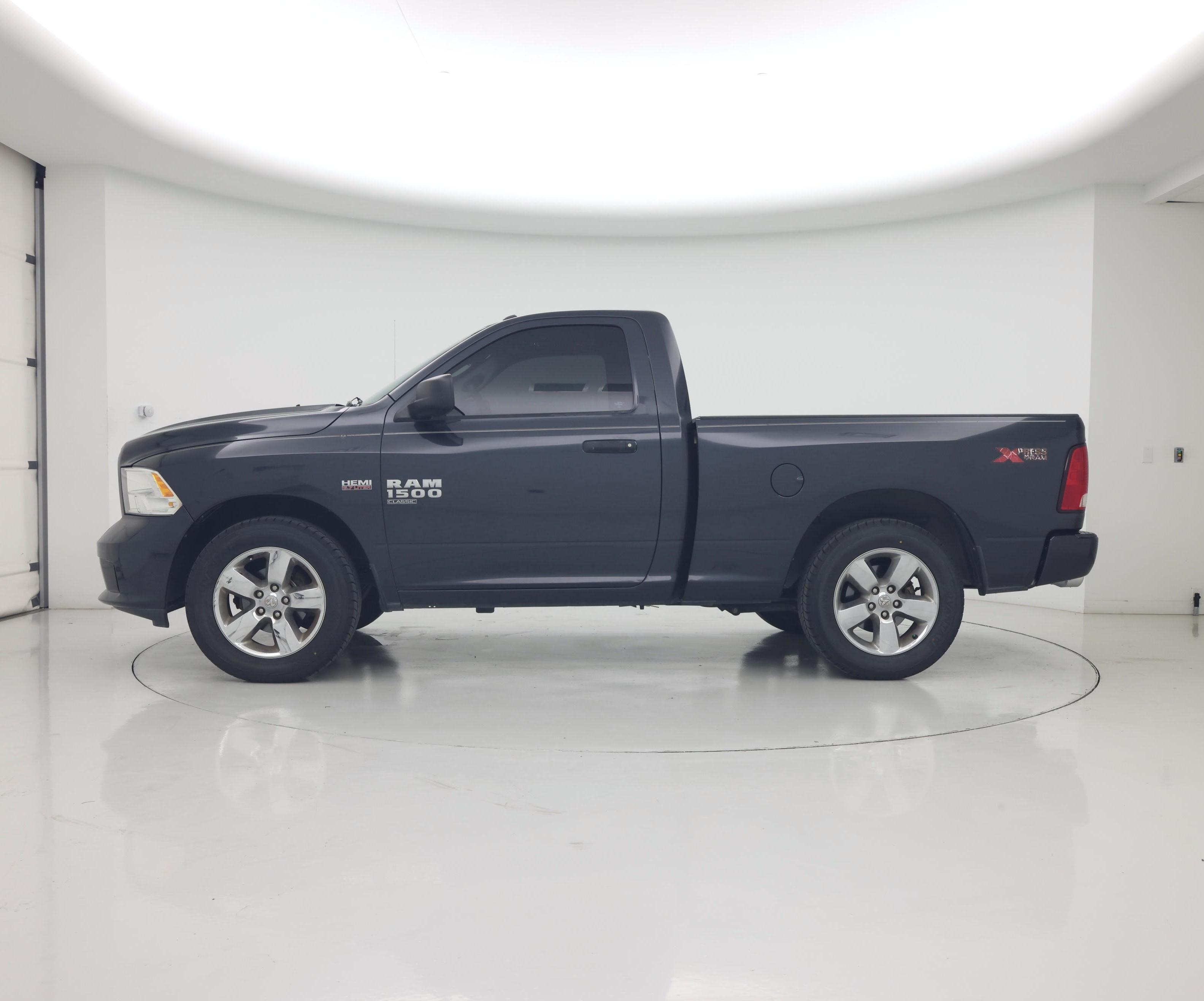 Thumbnail: 2019 RAM 1500 Classic - 3