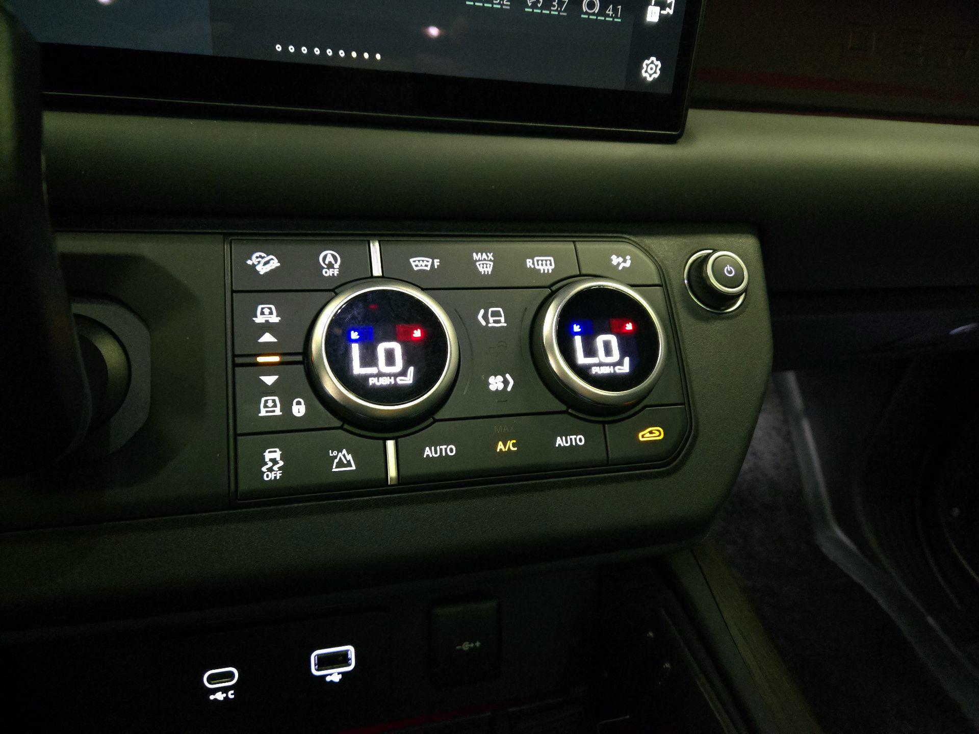 Thumbnail: 2024 Land Rover Defender - 17