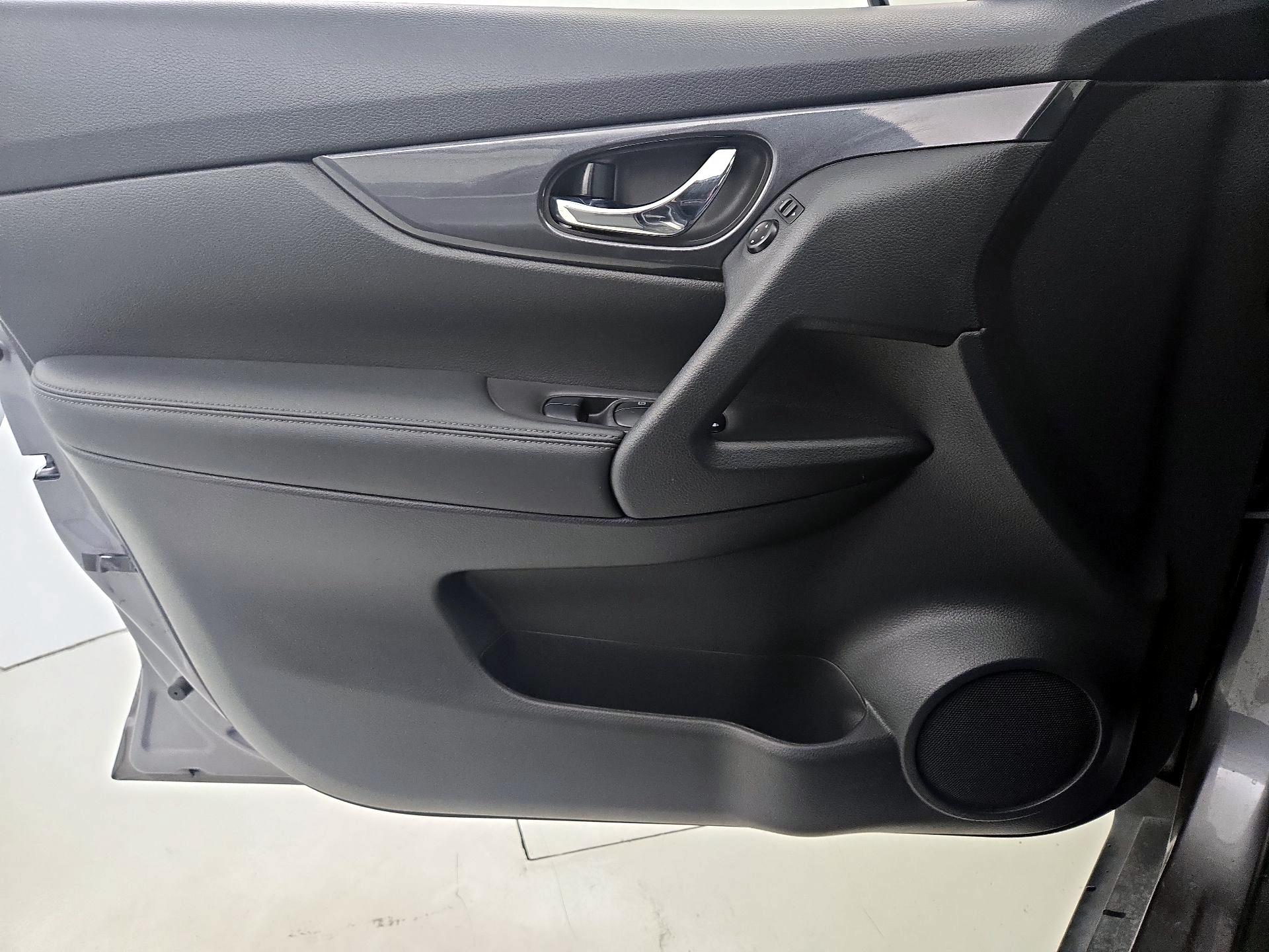 Thumbnail: 2019 Nissan Rogue - 12