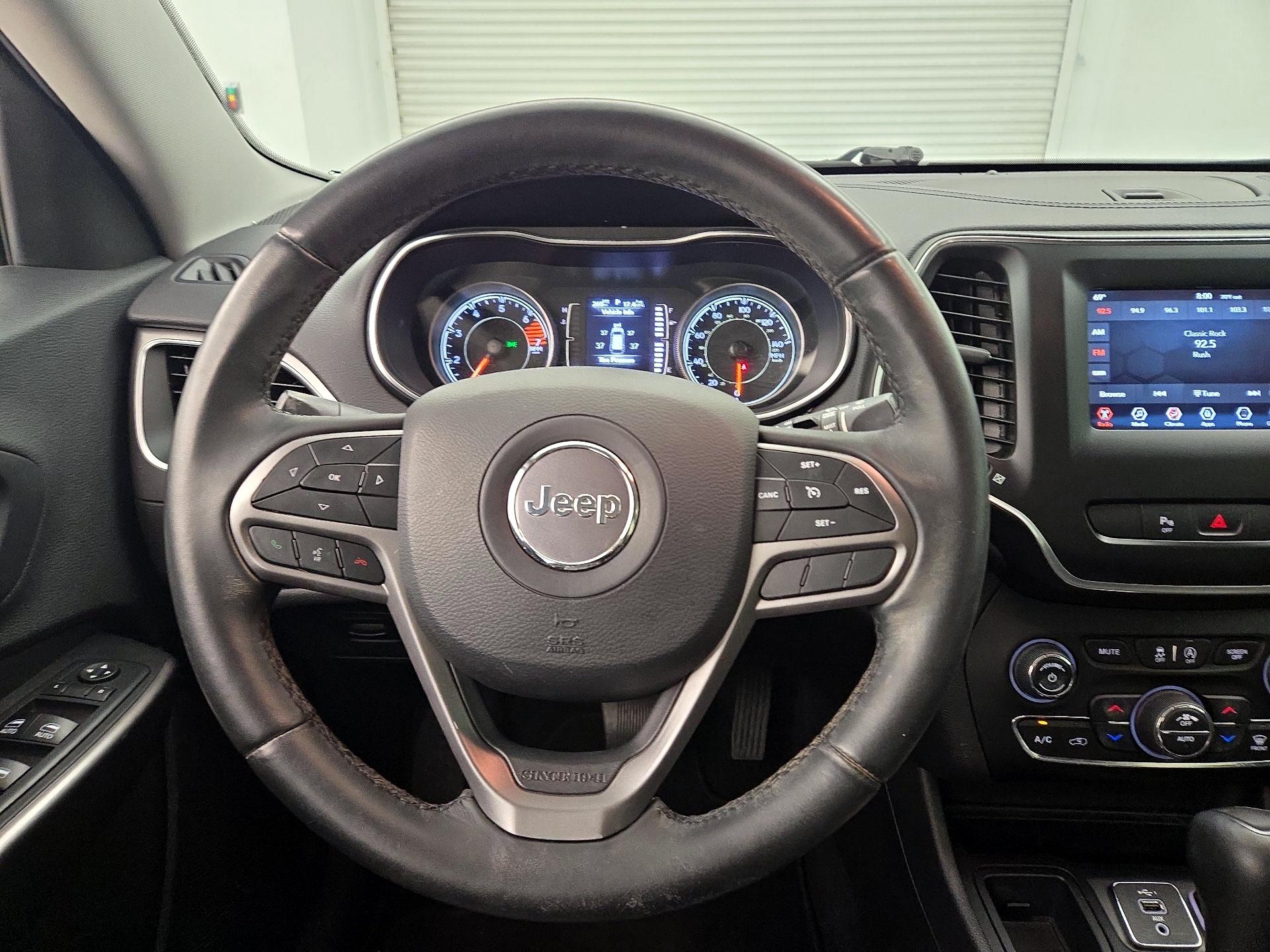 Thumbnail: 2019 Jeep Cherokee - 10