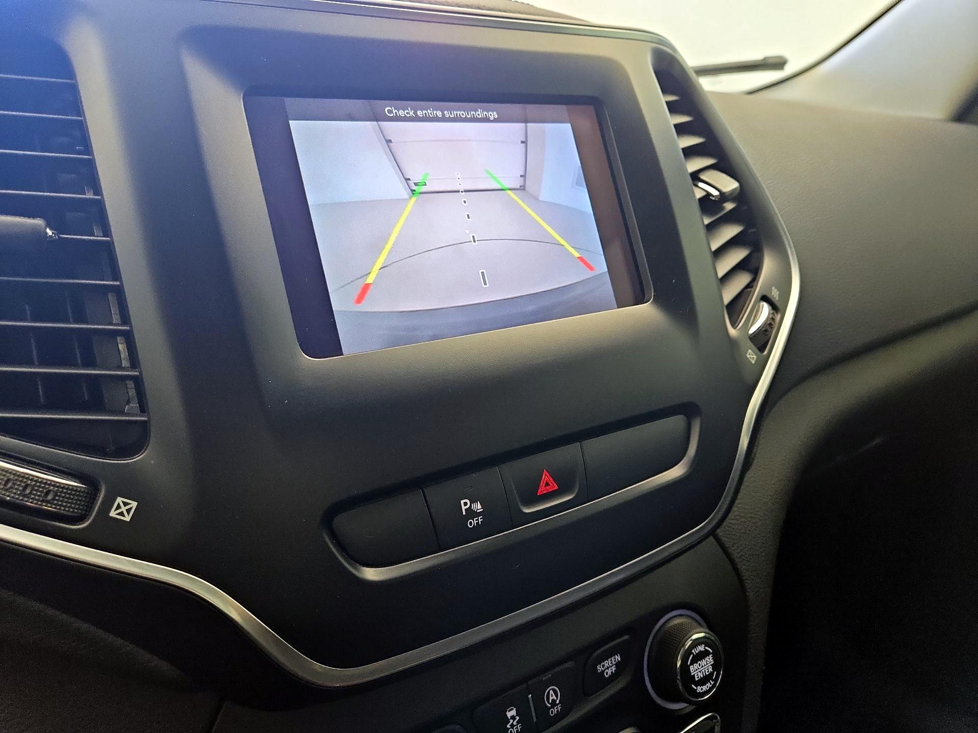 Thumbnail: 2019 Jeep Cherokee - 14