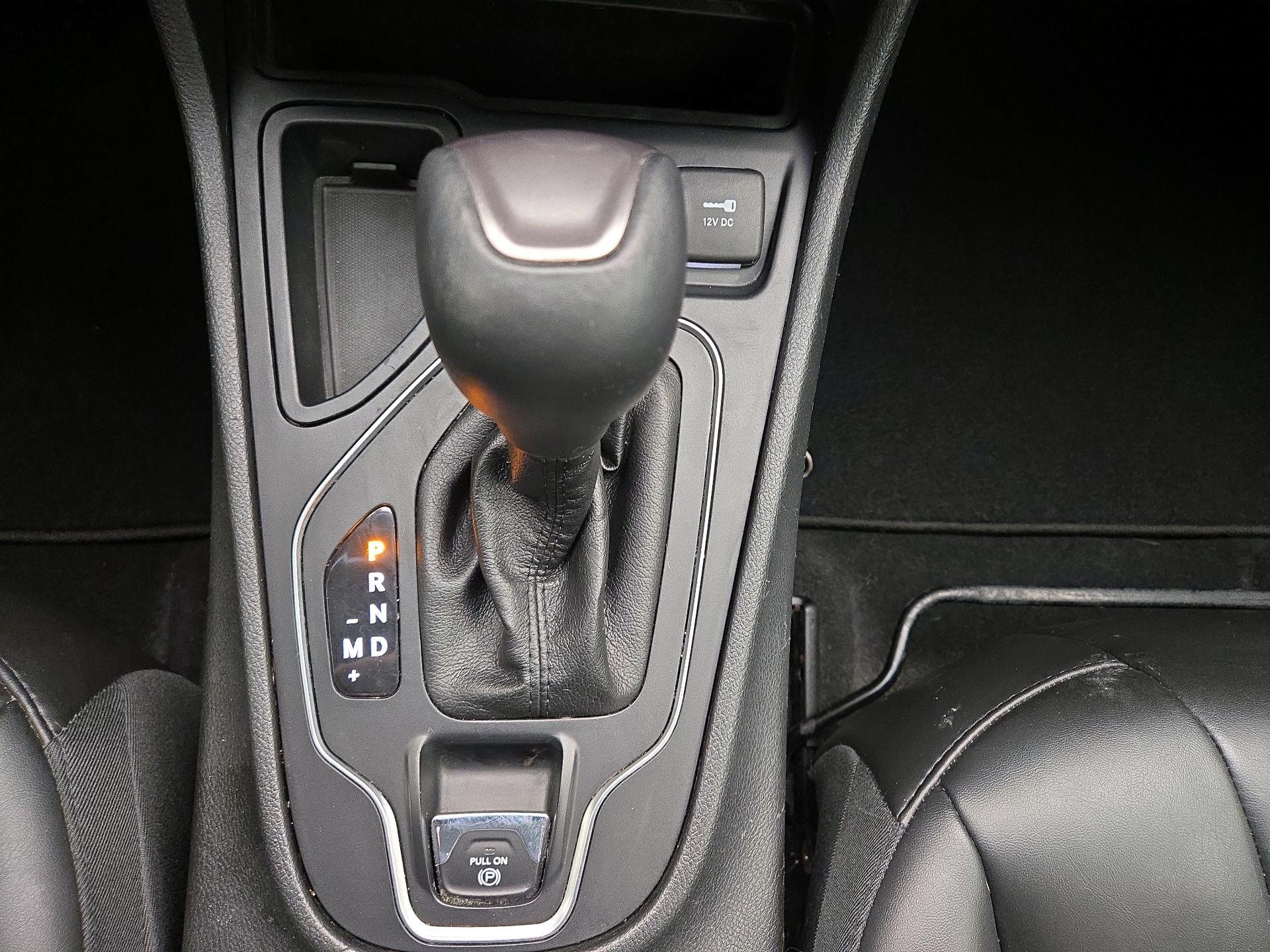 Thumbnail: 2019 Jeep Cherokee - 17