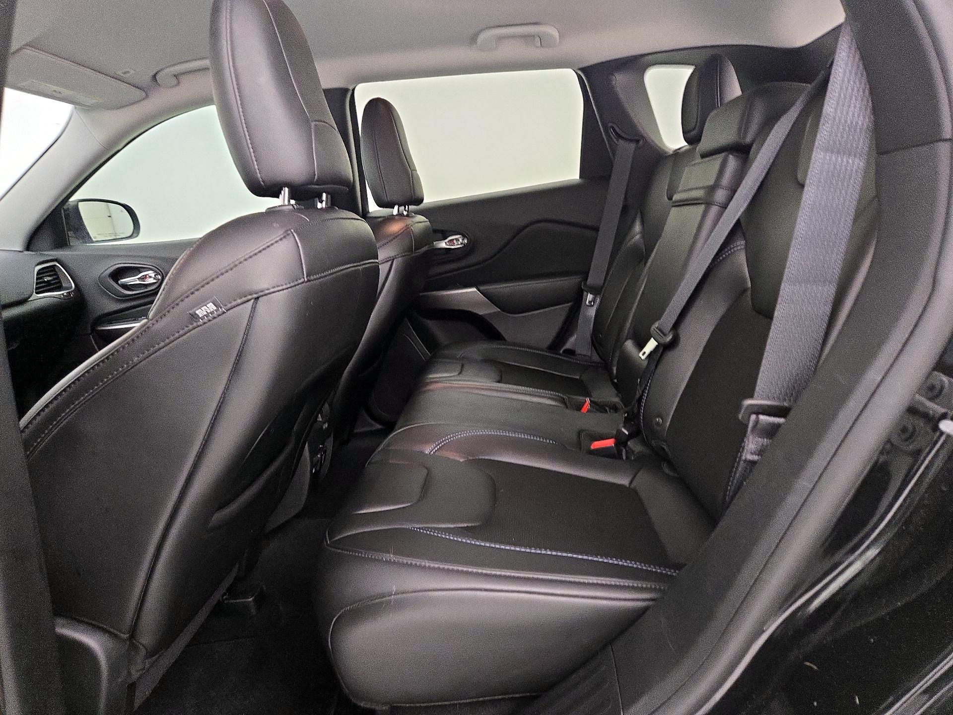 Thumbnail: 2019 Jeep Cherokee - 19
