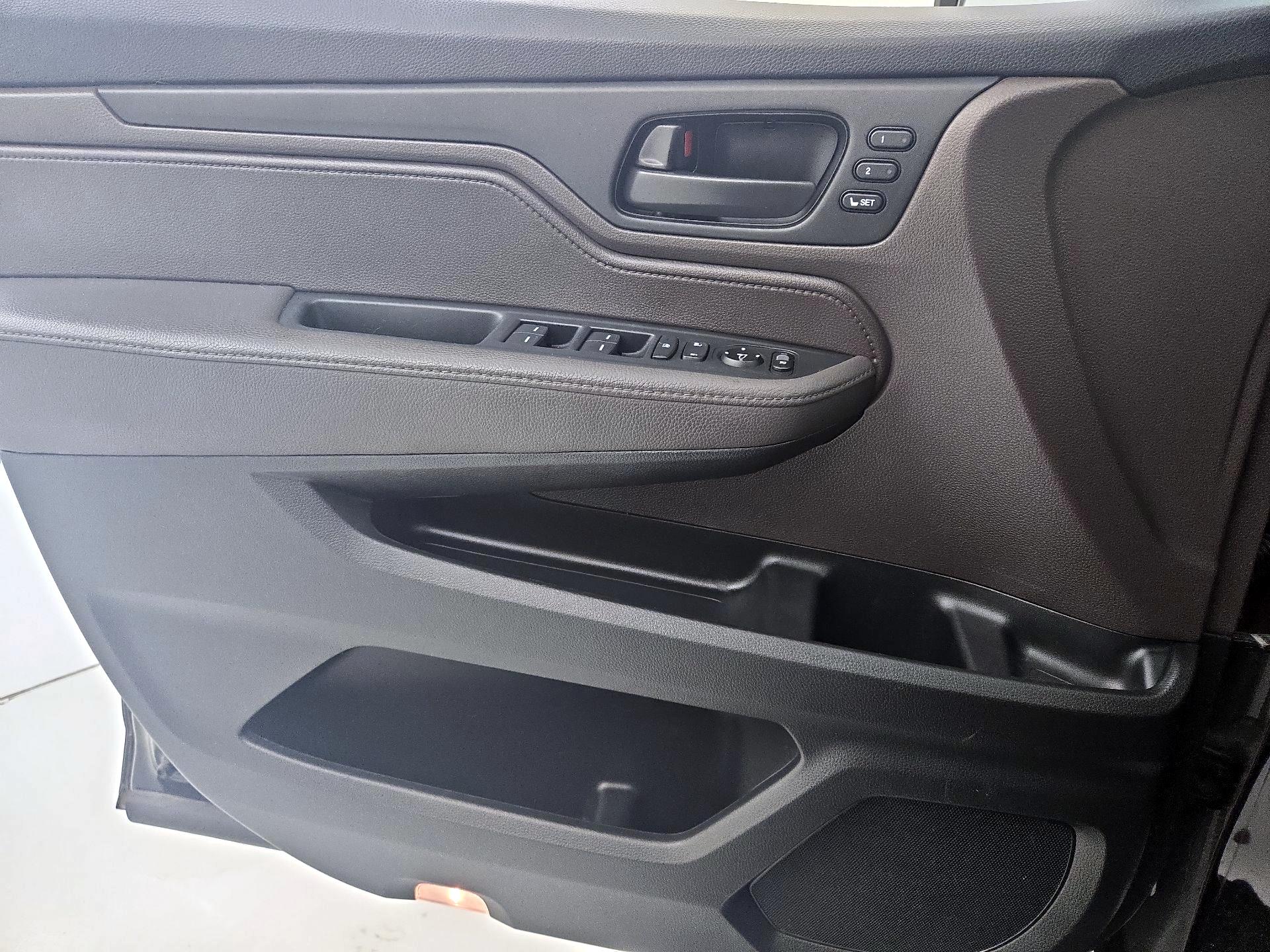 Thumbnail: 2019 Honda Odyssey - 12