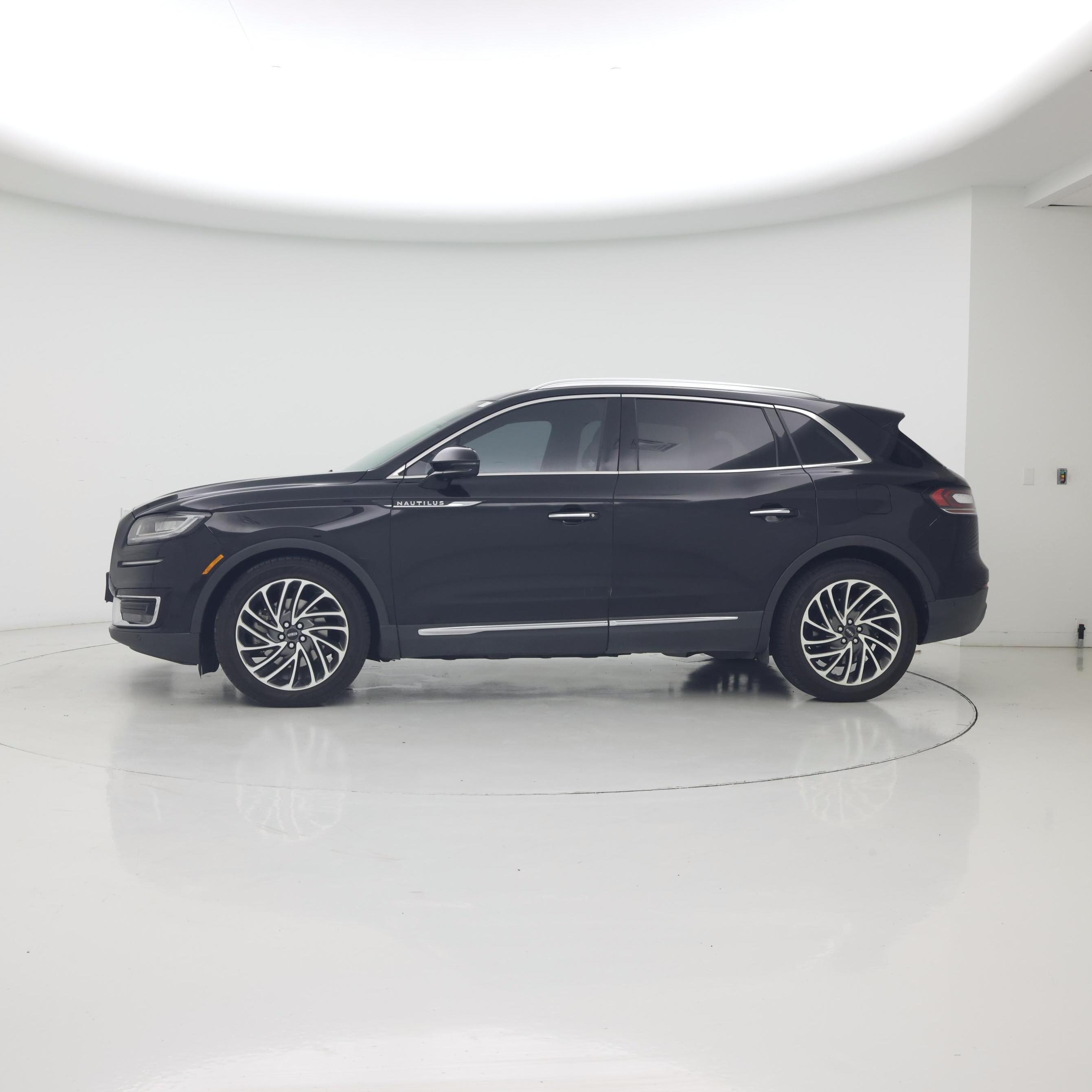 Thumbnail: 2019 Lincoln Nautilus - 3
