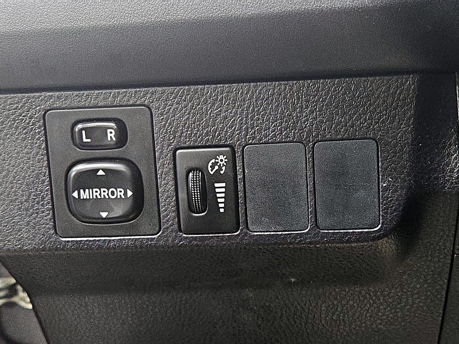 Thumbnail: 2016 Toyota RAV4 - 13