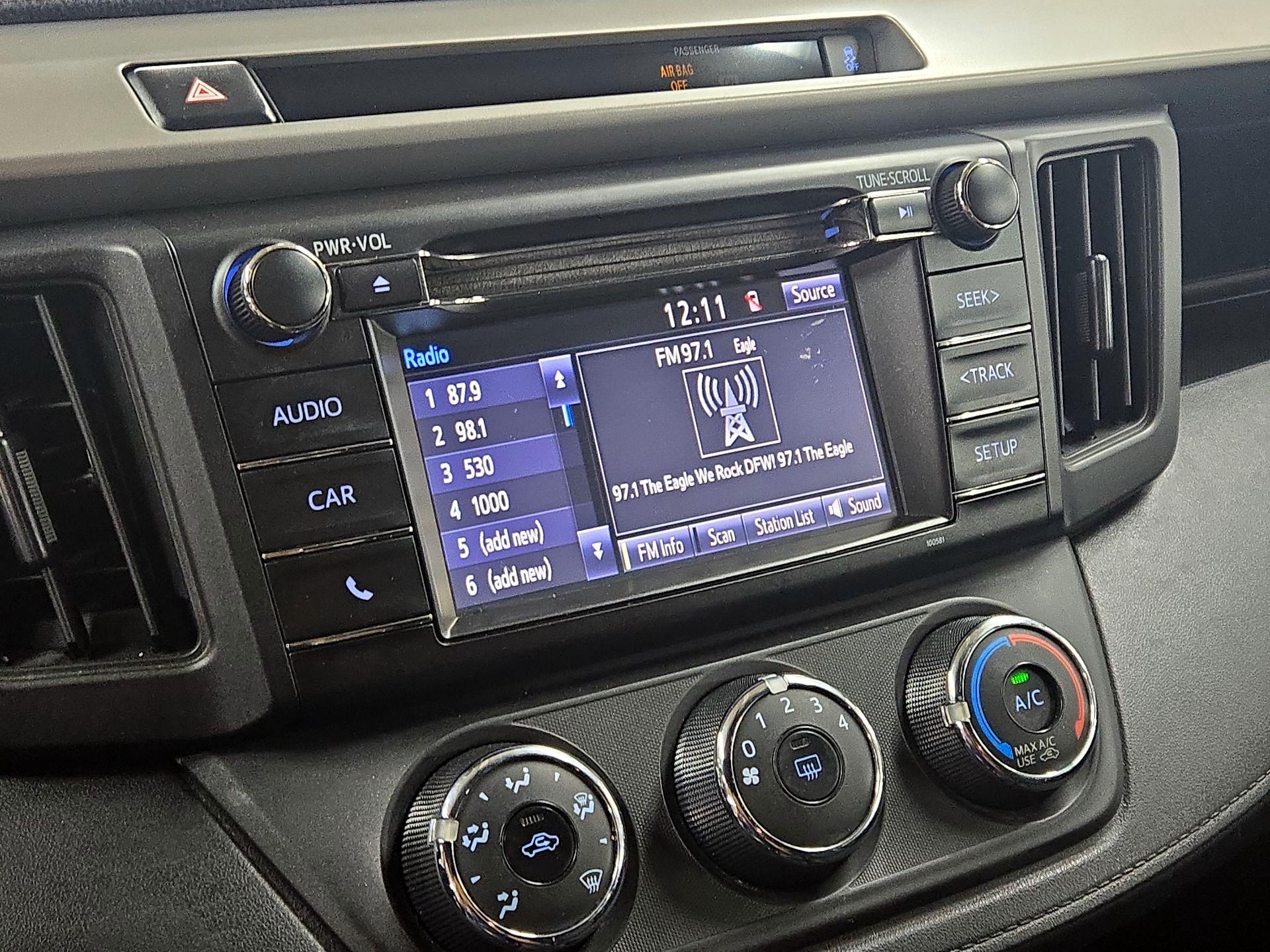 Thumbnail: 2016 Toyota RAV4 - 15
