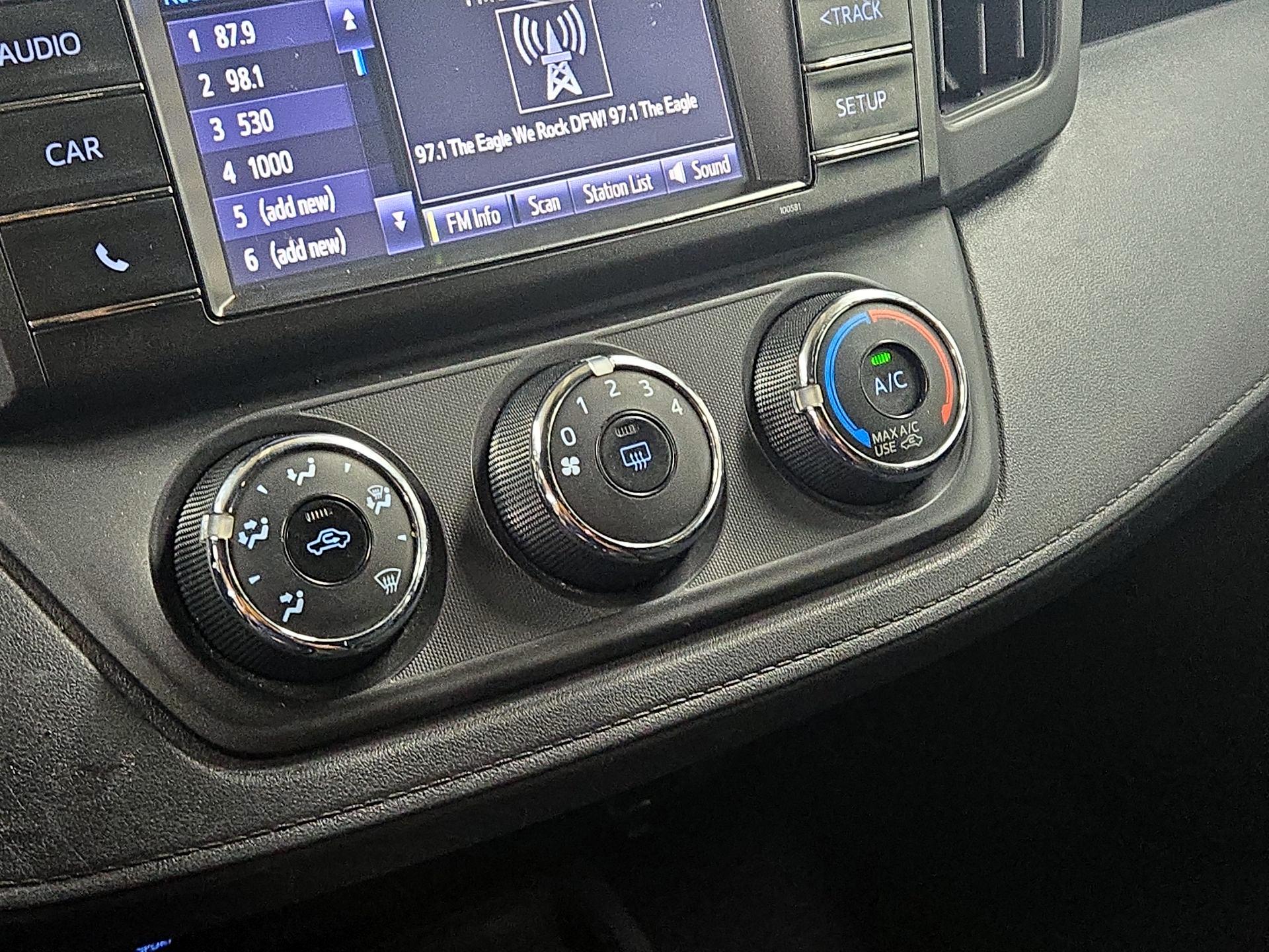 Thumbnail: 2016 Toyota RAV4 - 16