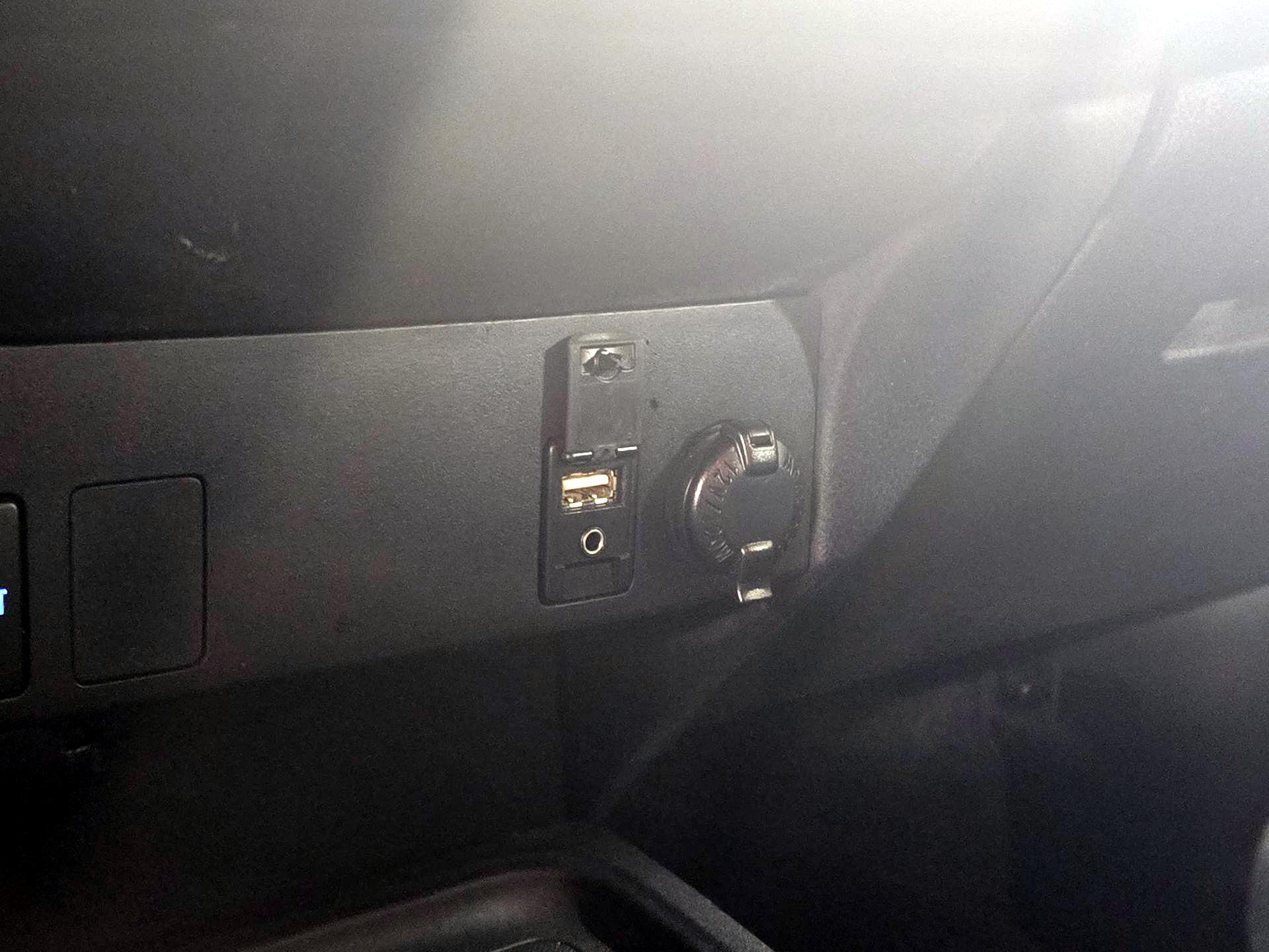 Thumbnail: 2016 Toyota RAV4 - 18
