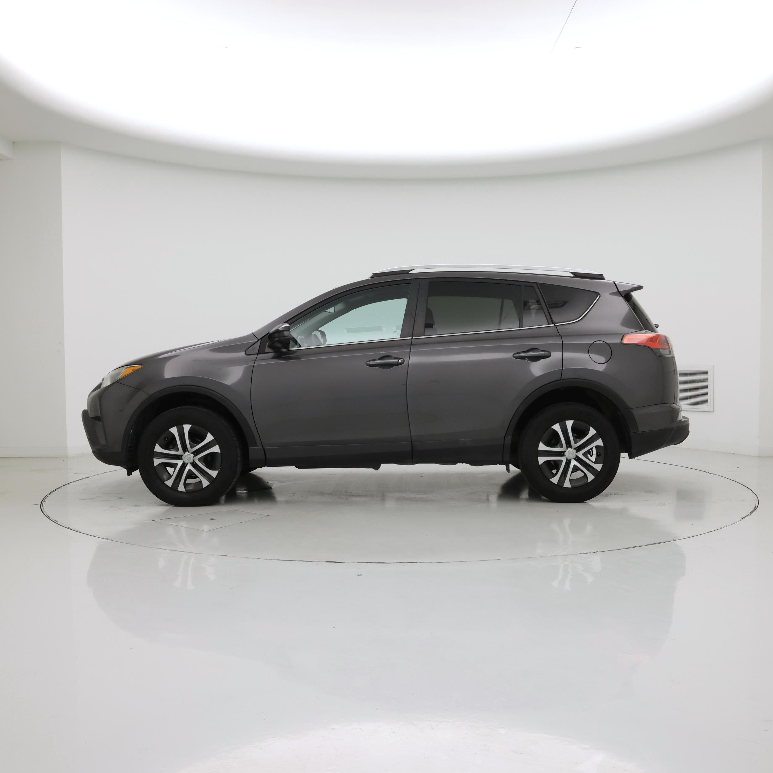 Thumbnail: 2016 Toyota RAV4 - 3